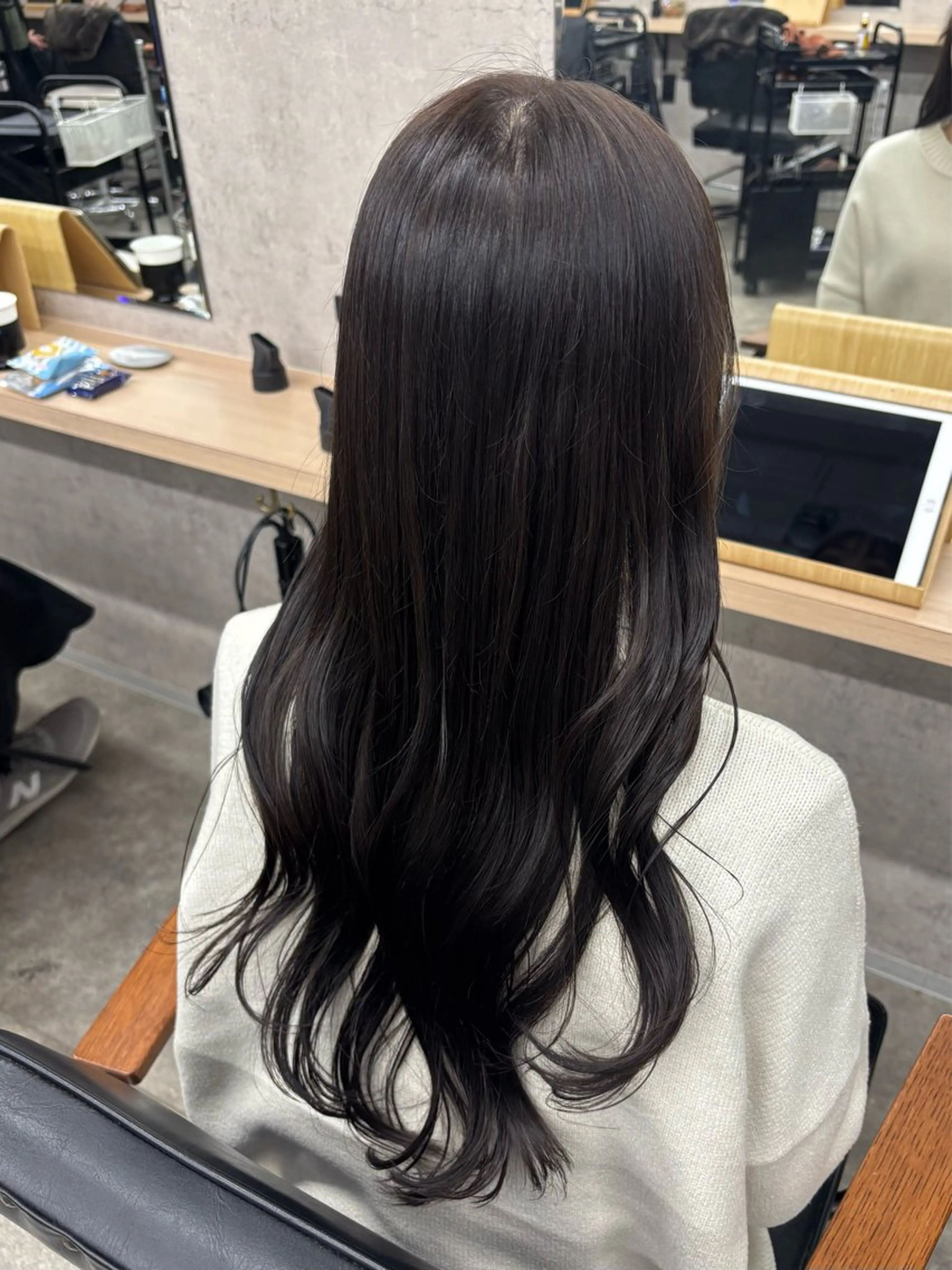 カラー ダークグレー ダークグレージュ グレージュ 石原 望来のヘアスタイル
