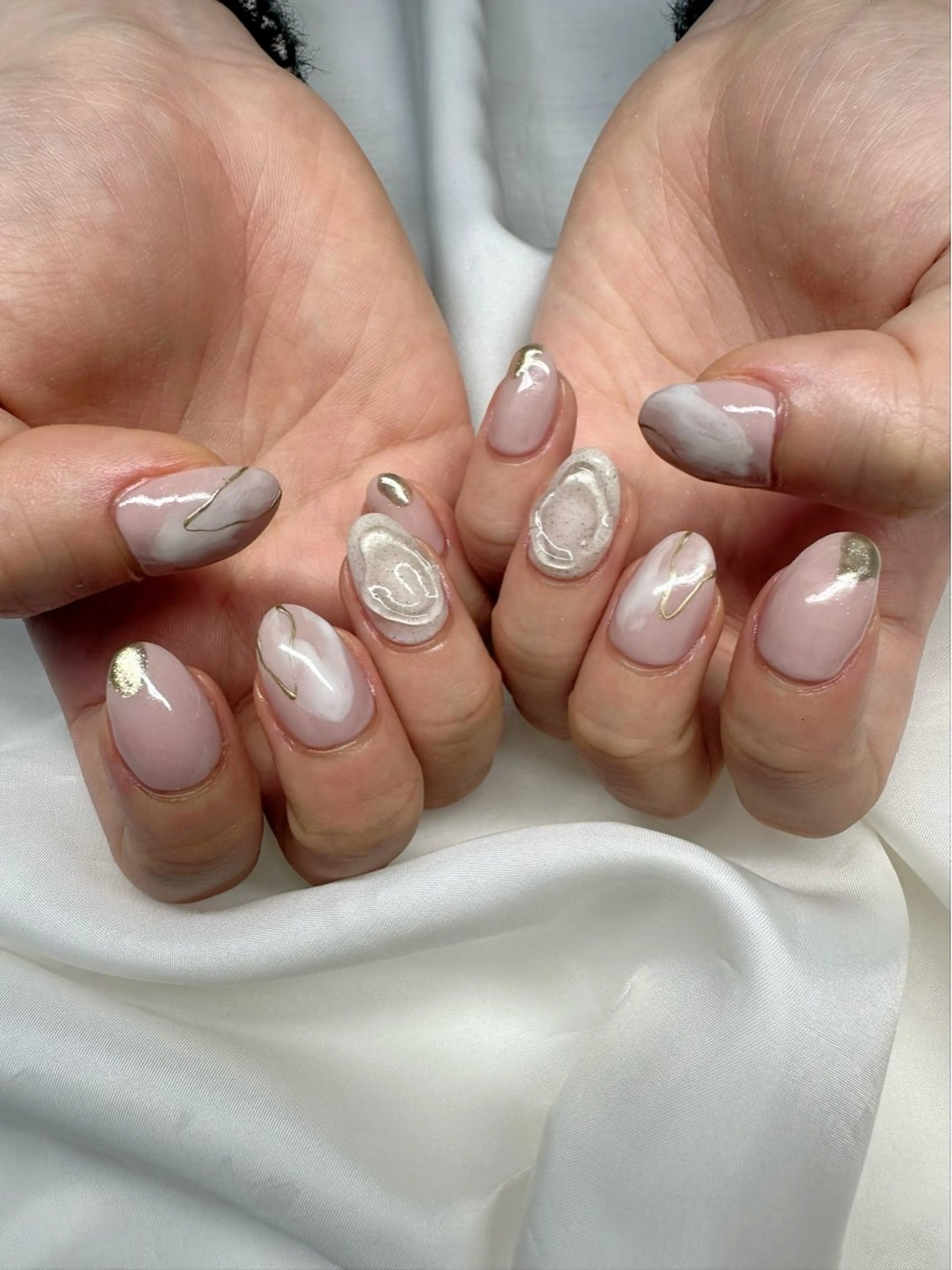 ネイル ジェルネイル ゴールド 氷ネイル・うるうるネイル 韓国ネイル 大理石ネイル(マーブル) 🪞KAPE NAIL 🪞のネイルデザイン