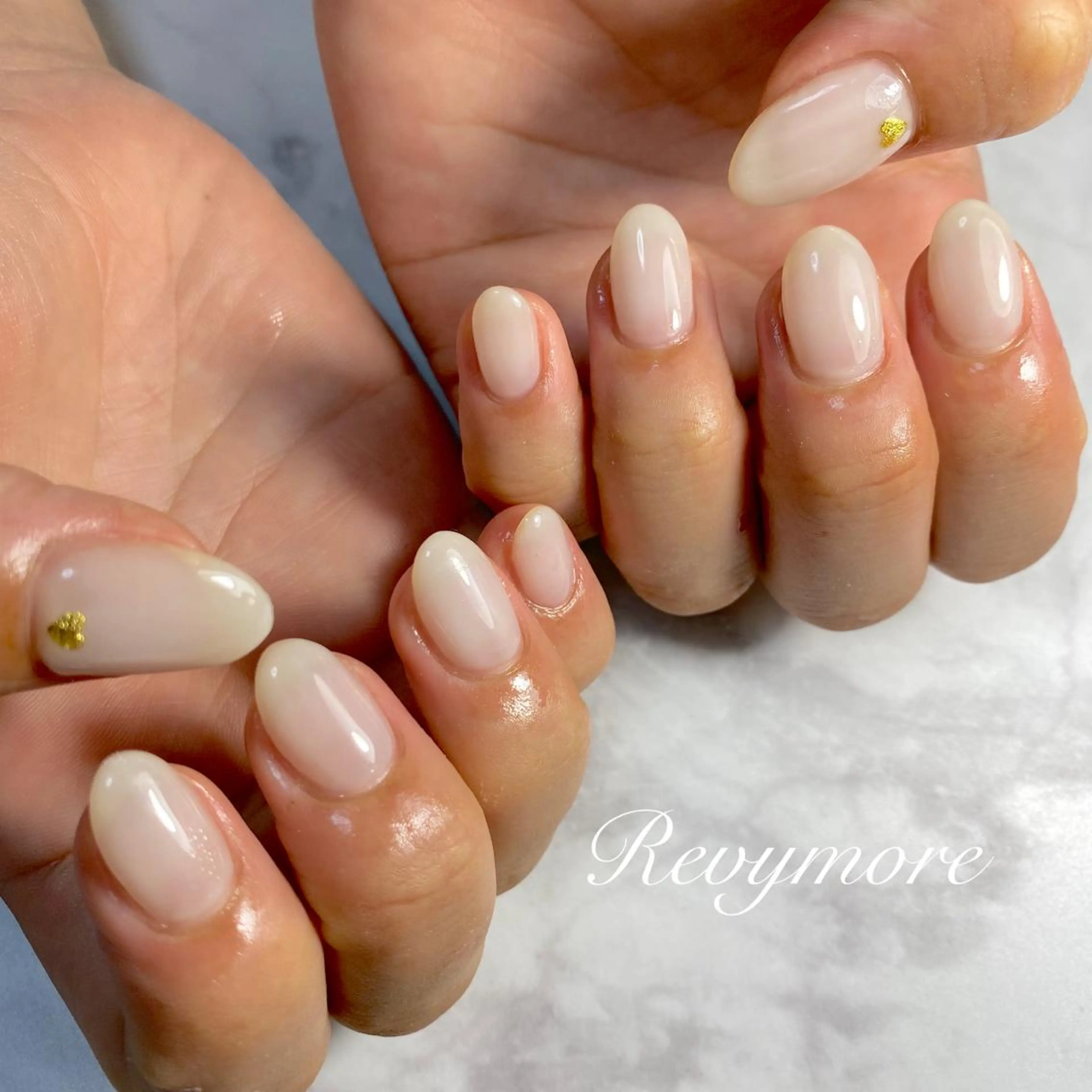 ミディアム ネイル 韓国風ヘア ジェルネイル キラキラネイル 韓国ネイル ニュアンスネイル nail salon Revymore所属・nail salon Revymoreのネイルデザイン