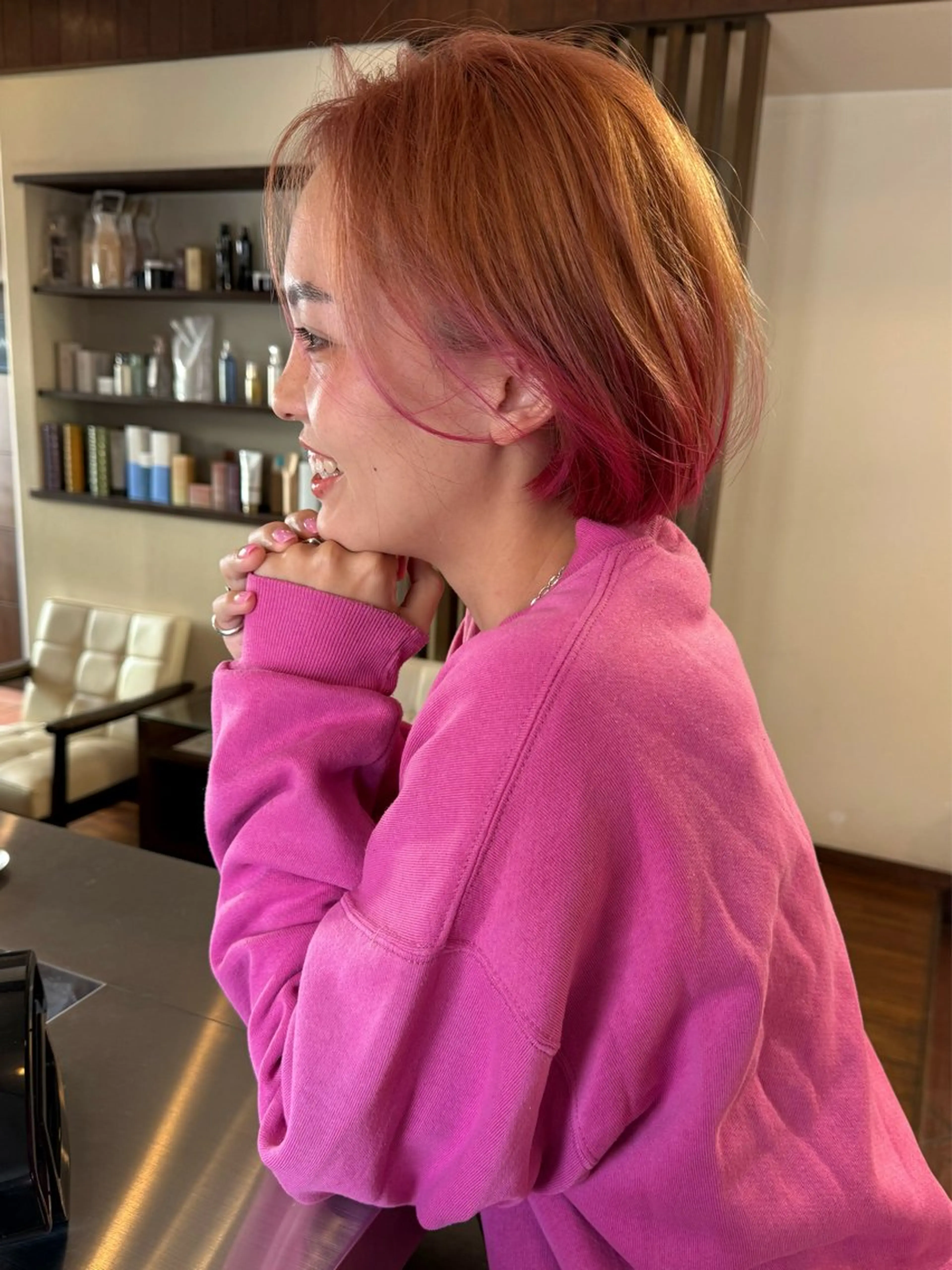 ショート カラー ピンクカラー カット ヘアカラー トリートメント 髪質改善ｶﾗｰ ｹｱﾌﾞﾘｰﾁ/ﾀﾑのヘアスタイル