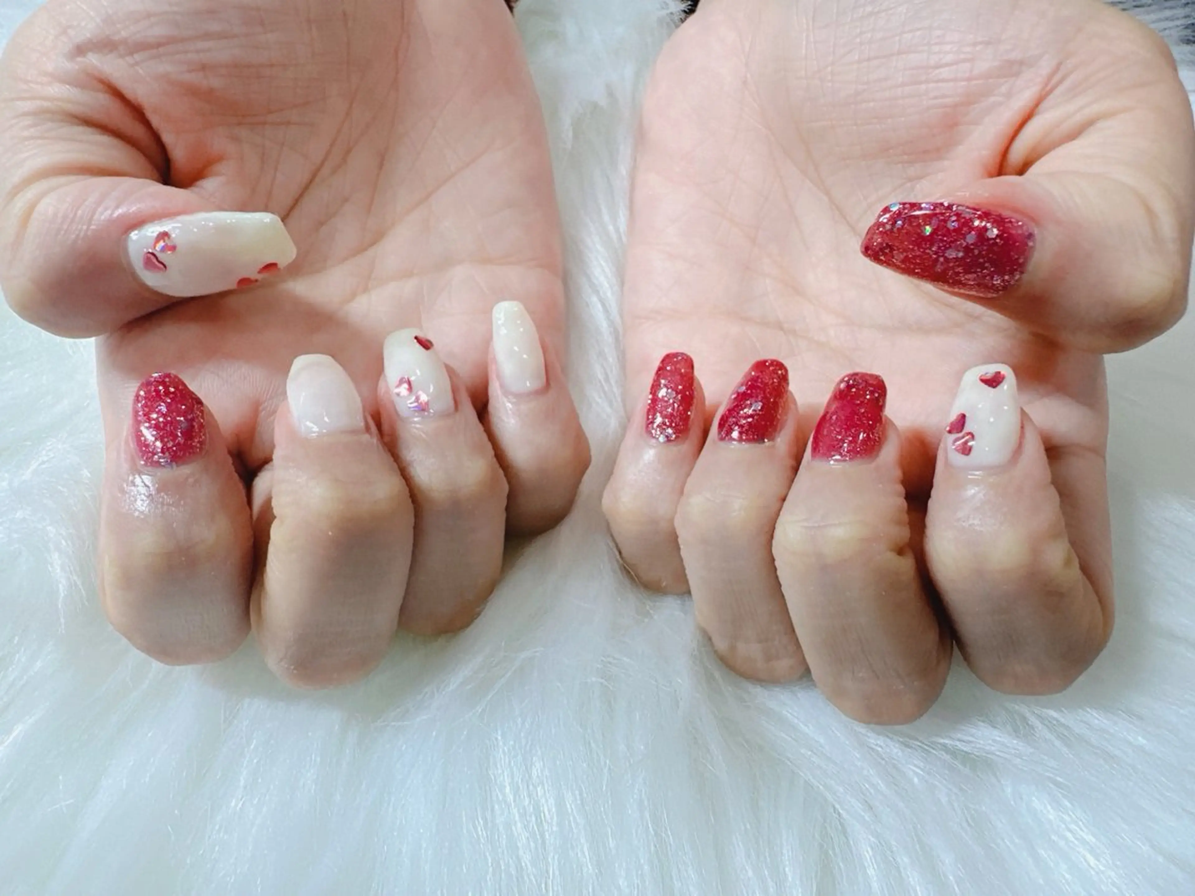 ネイル ハート ホログラムネイル ラメ(グリッター) 赤色 ホワイト Nail & Personalcolor Ring所属・⭐️Chiharu ⭐️のネイルデザイン