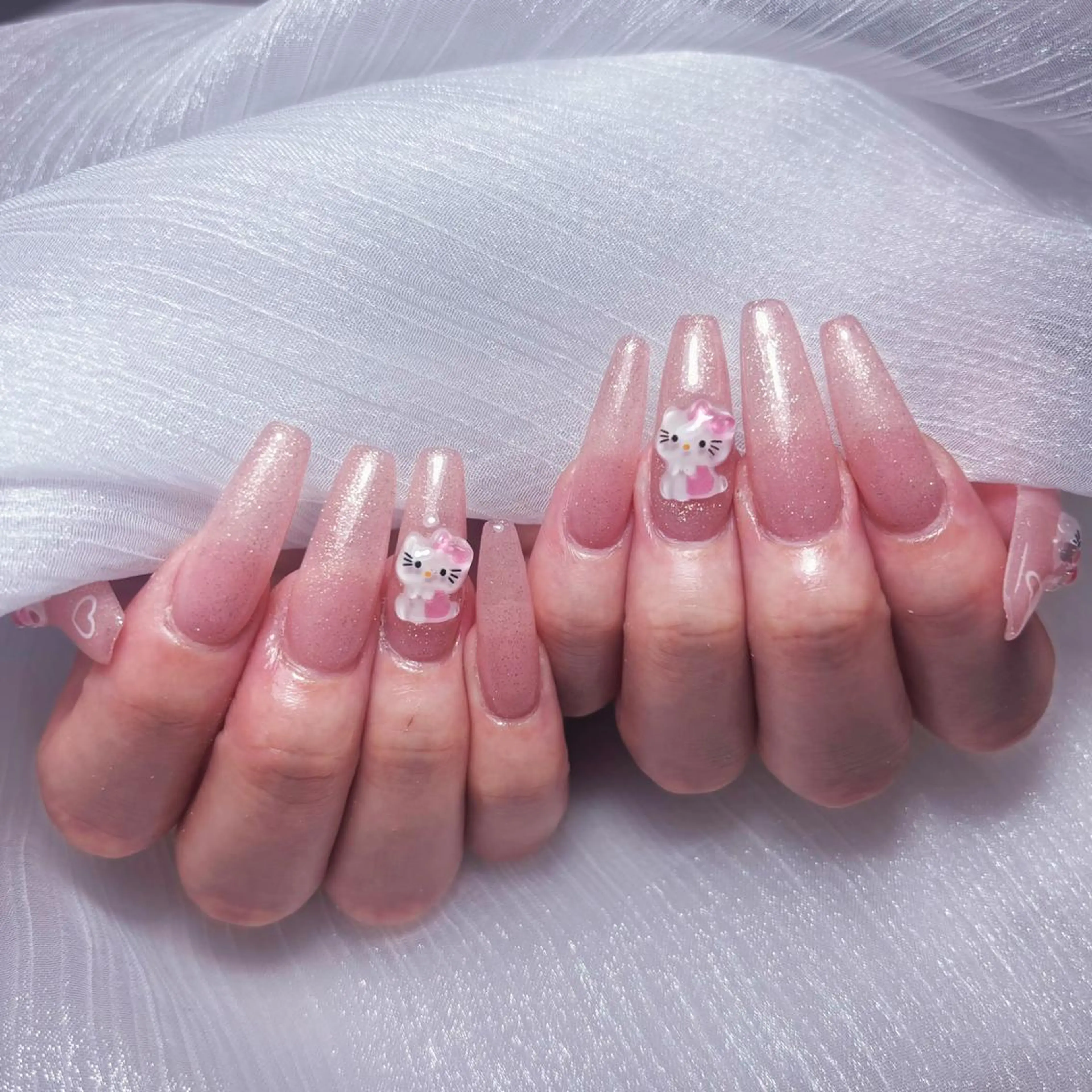 ネイル アートネイル オーロラネイル ガーリー キラキラネイル 韓国ネイル ハンドネイル DIANMOND NAIL🌸のネイルデザイン