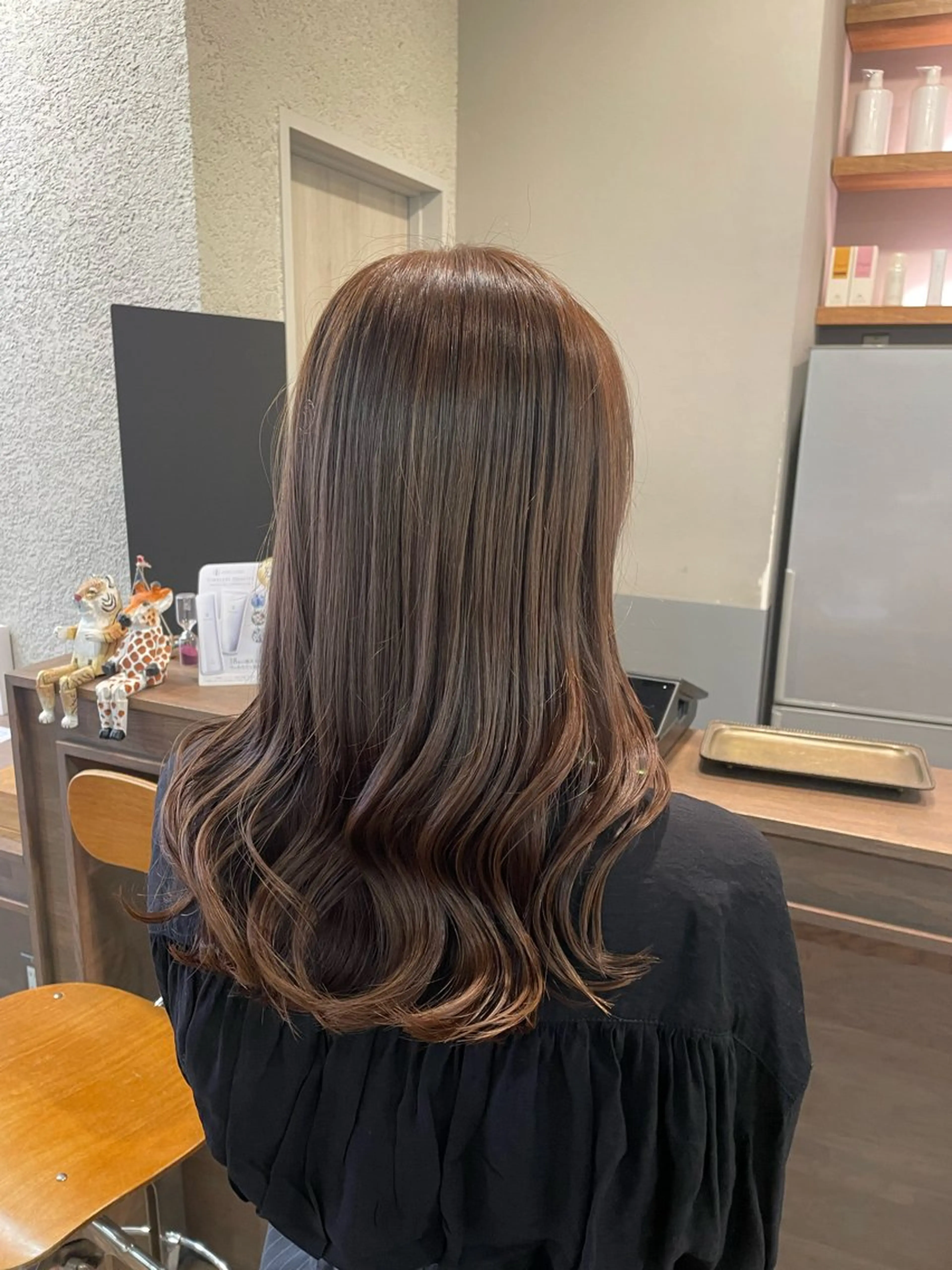 セミロング カット ヘアカラー オオシマ ミユのヘアスタイル