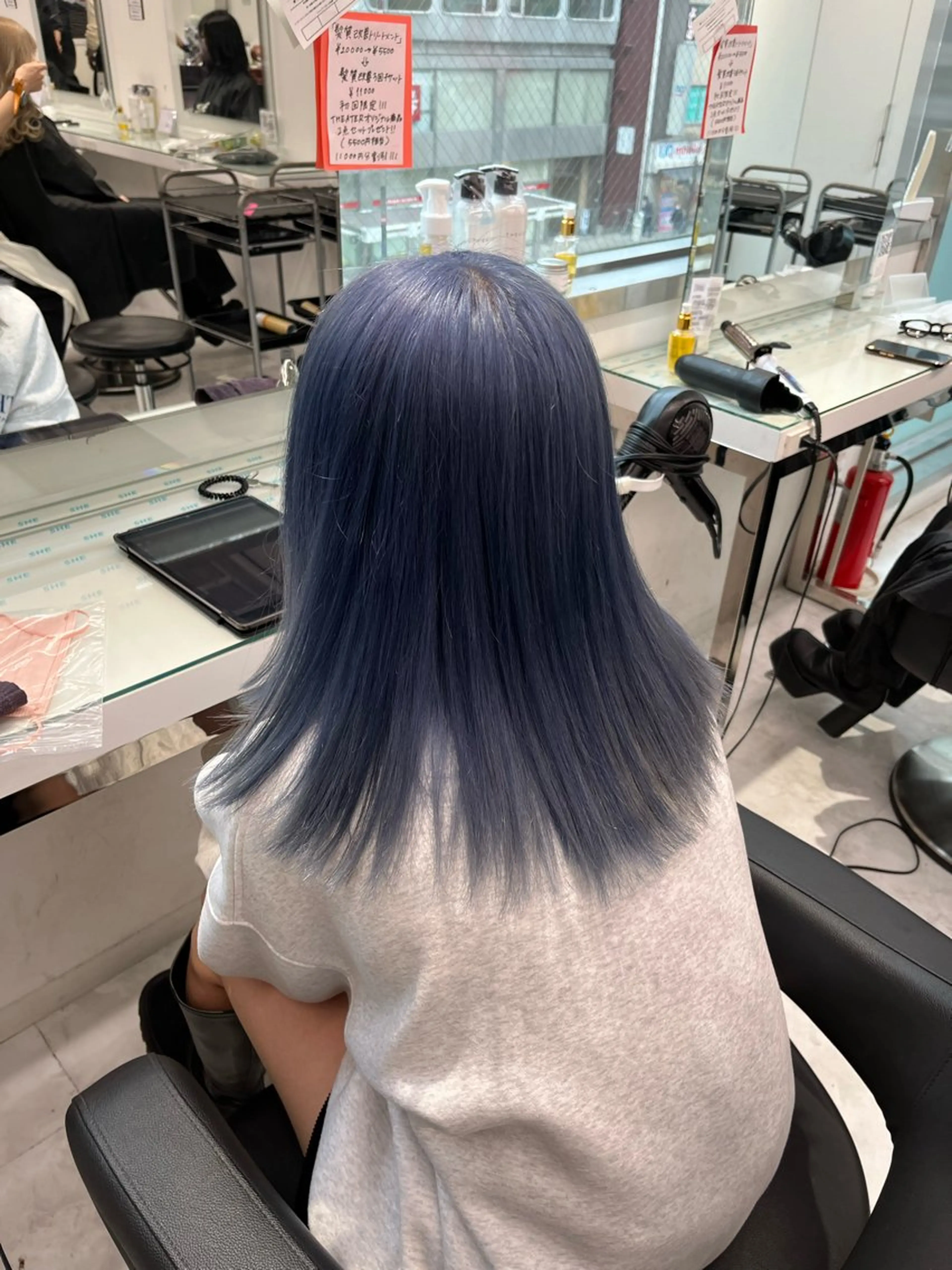 セミロング カラー ヘアアレンジ ヘアカラー ハイトーン艶カラー 🤍ゆうひのヘアスタイル