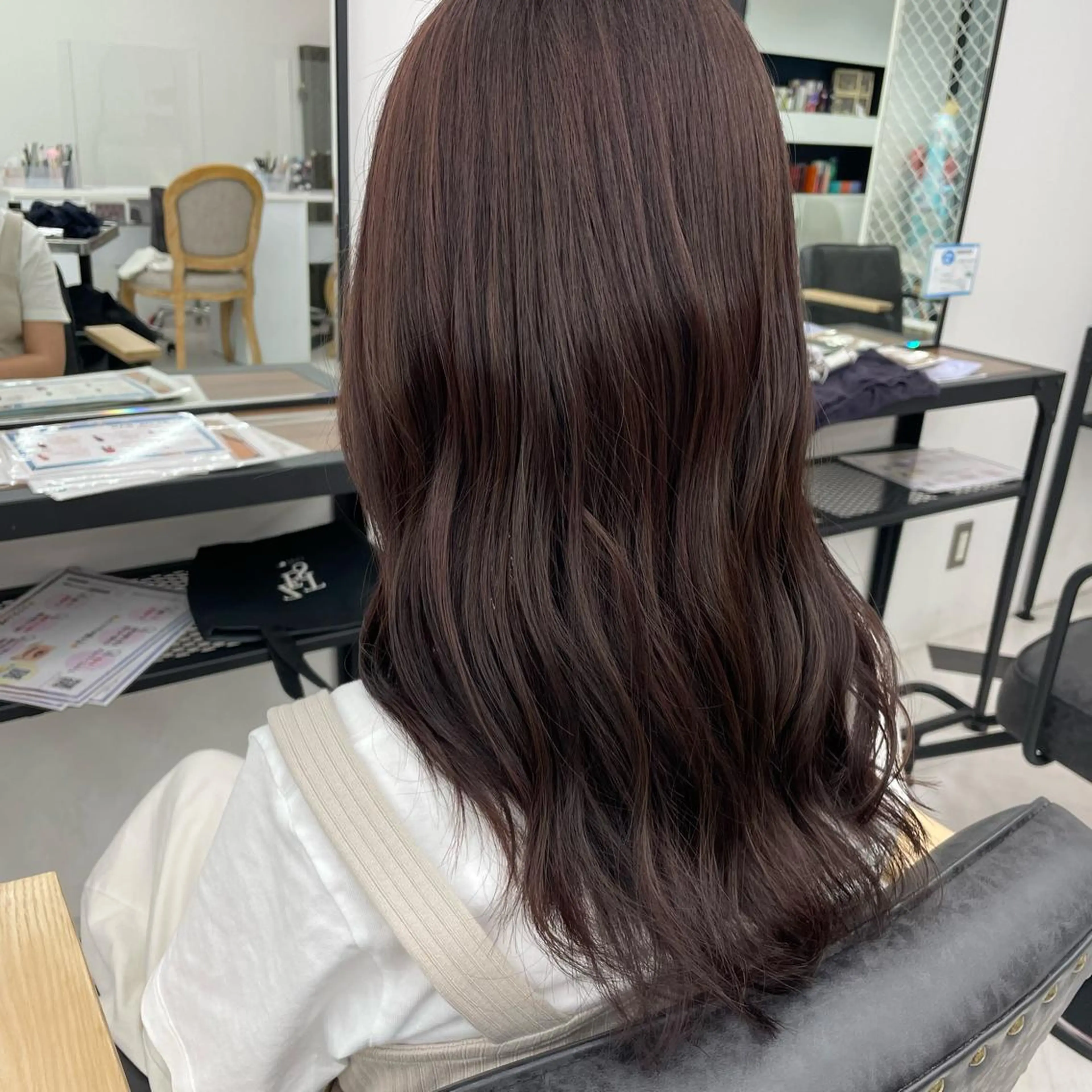 ミディアム カラー パーマ ヘアアレンジ メンズ キッズ ネイル マツエク・マツパ アイブロウ ブラウンカラー ラベンダーカラー ラベンダーブラウン カラーマツエク ブラウン mona/ ストレートスタイル✨のヘアスタイル