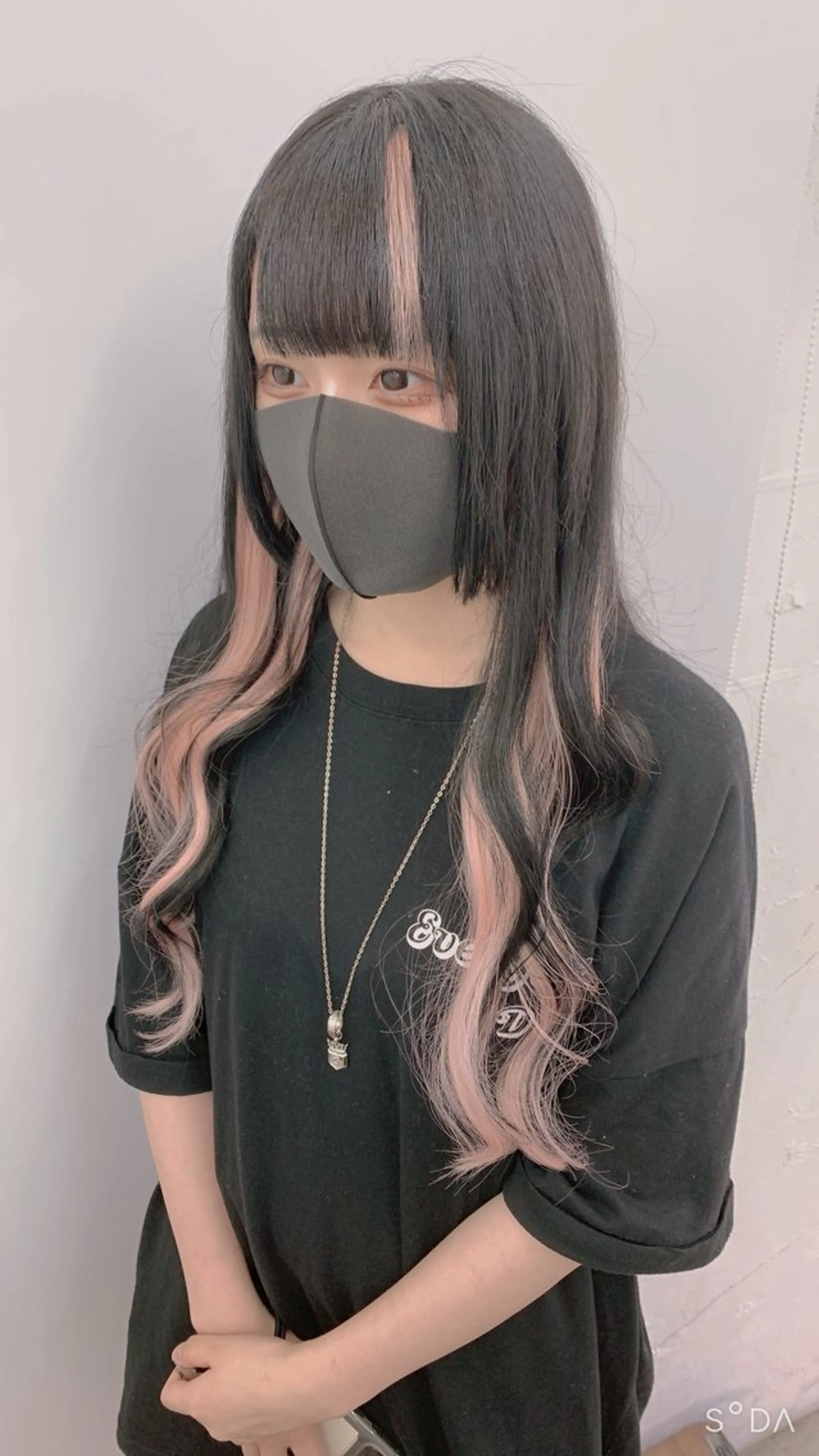 ロング 奥本 侑 ハイトーン、髪質改善のヘアスタイル