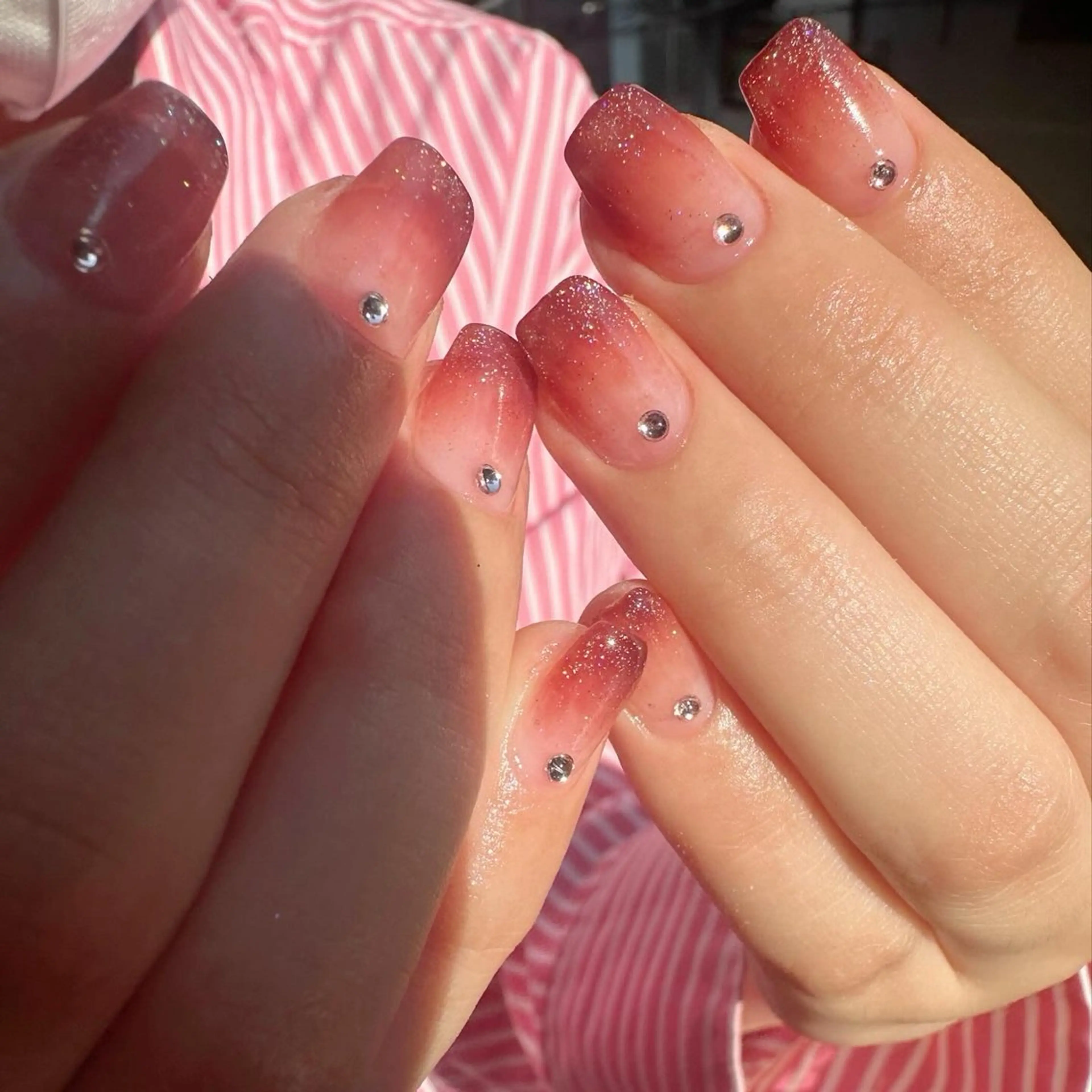 ネイル オーロラネイル ブラウン 氷ネイル・うるうるネイル 韓国ネイル ラメ(グリッター) 🪞KAPE NAIL 🪞のネイルデザイン