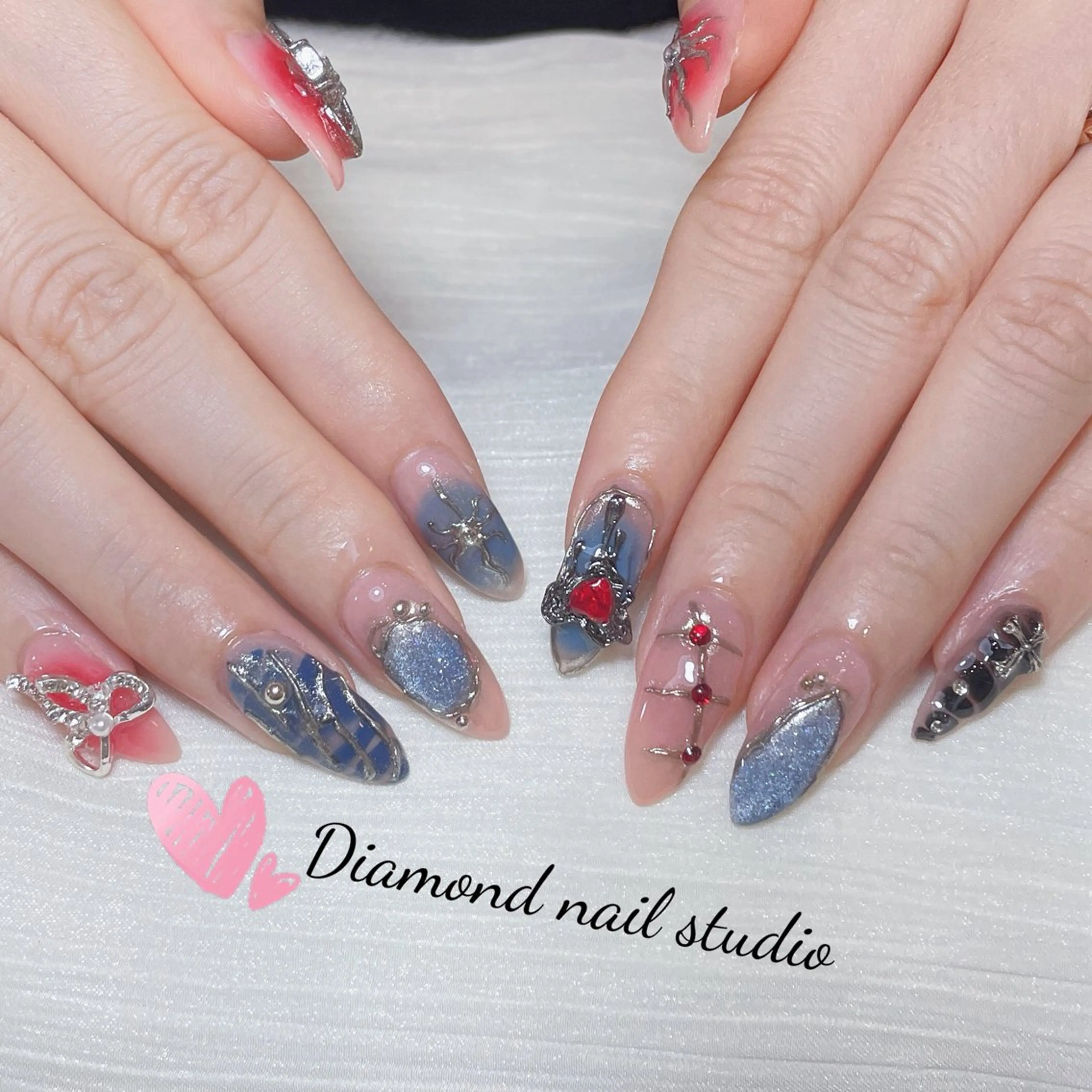 ネイル アートネイル オーロラネイル ガーリー キラキラネイル マグネットネイル ハンドネイル ハンドケア Diamond AYU💜のネイルデザイン