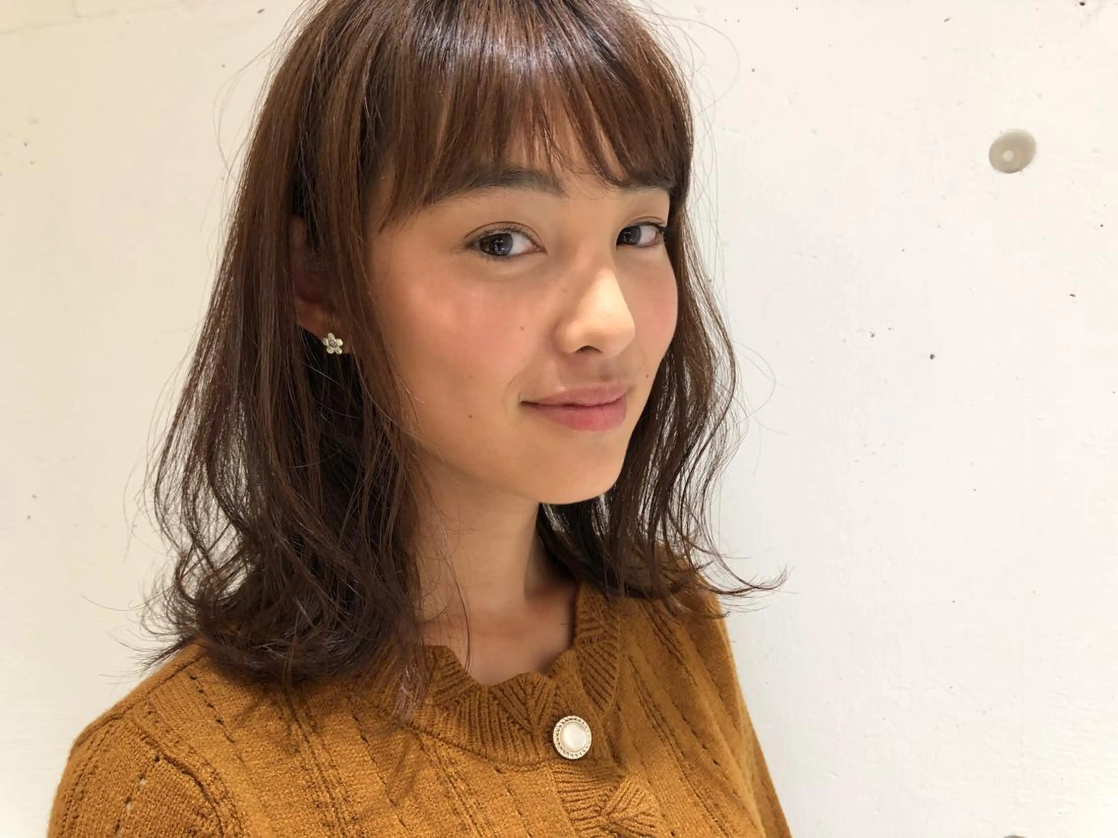 ミディアム カラー THE DAY所属・AKI HASHIMOTOのヘアスタイル