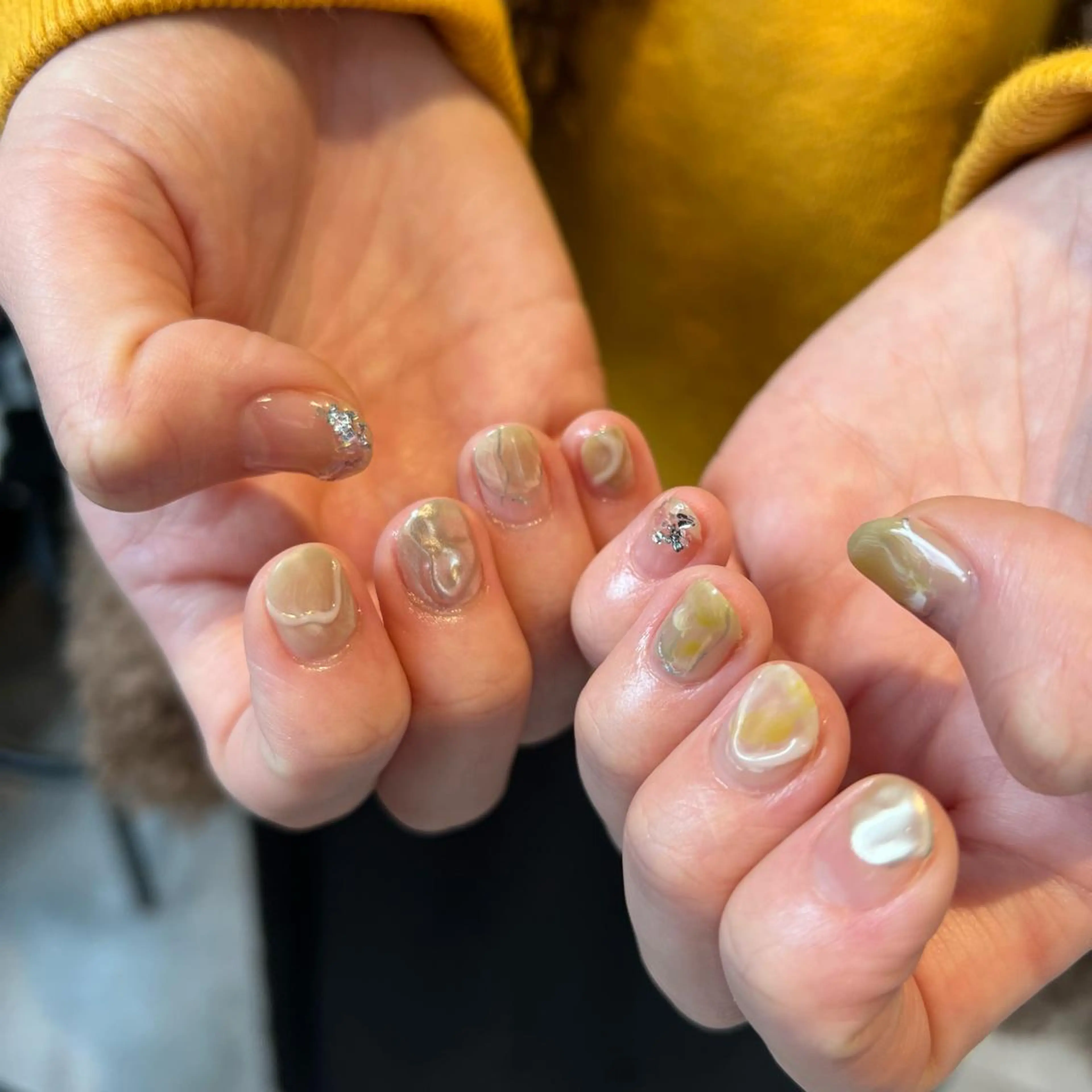 ネイル 氷ネイル・うるうるネイル ミラーネイル ニュアンスネイル ぷっくりネイル ハンドネイル sode shioriのネイルデザイン