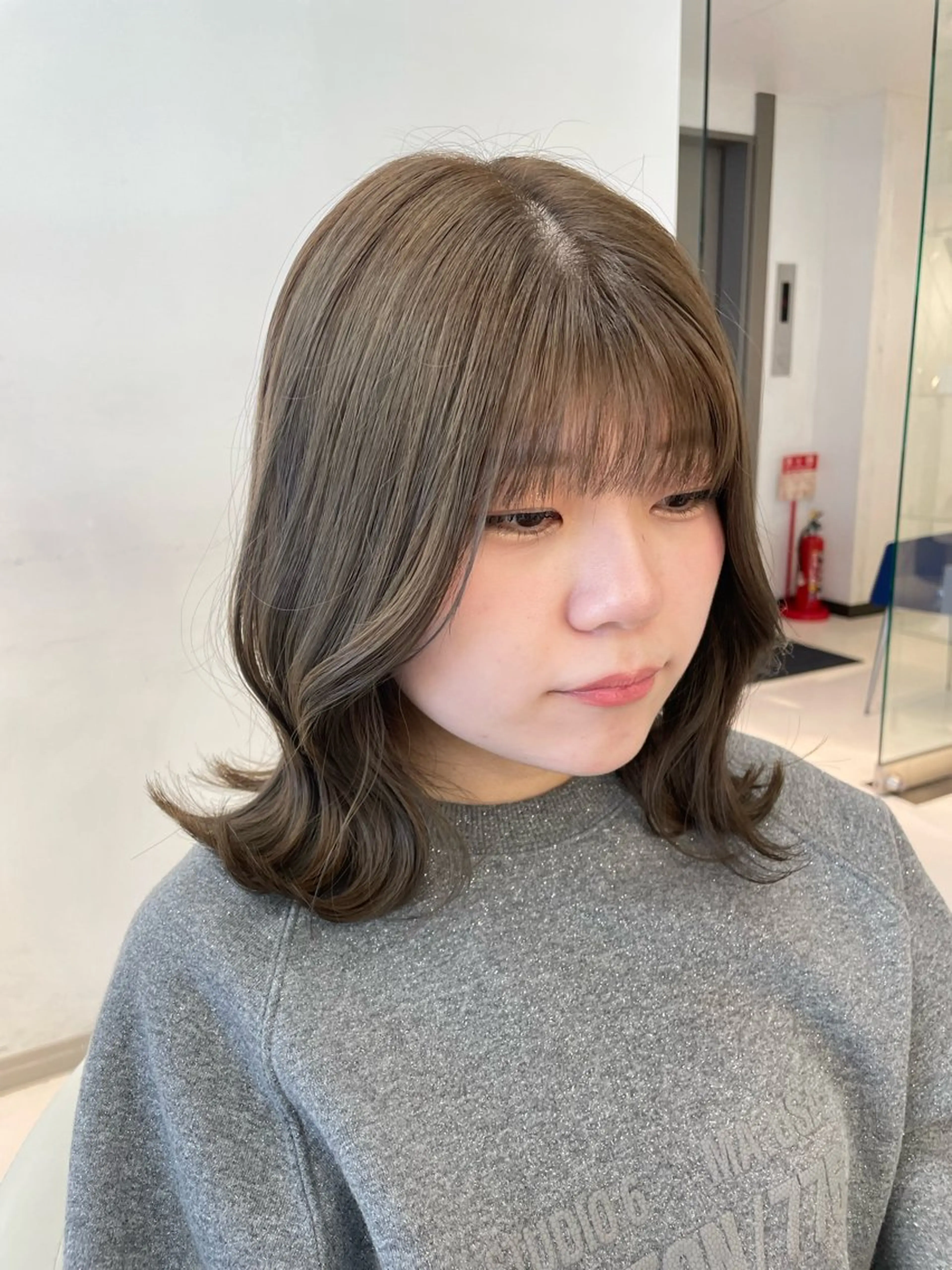 ミディアム カラー ベージュカラー オリーブベージュ くびれヘア 韓国風ヘア カット 💈髪質改善メニュー 佐藤 萌💈のヘアスタイル