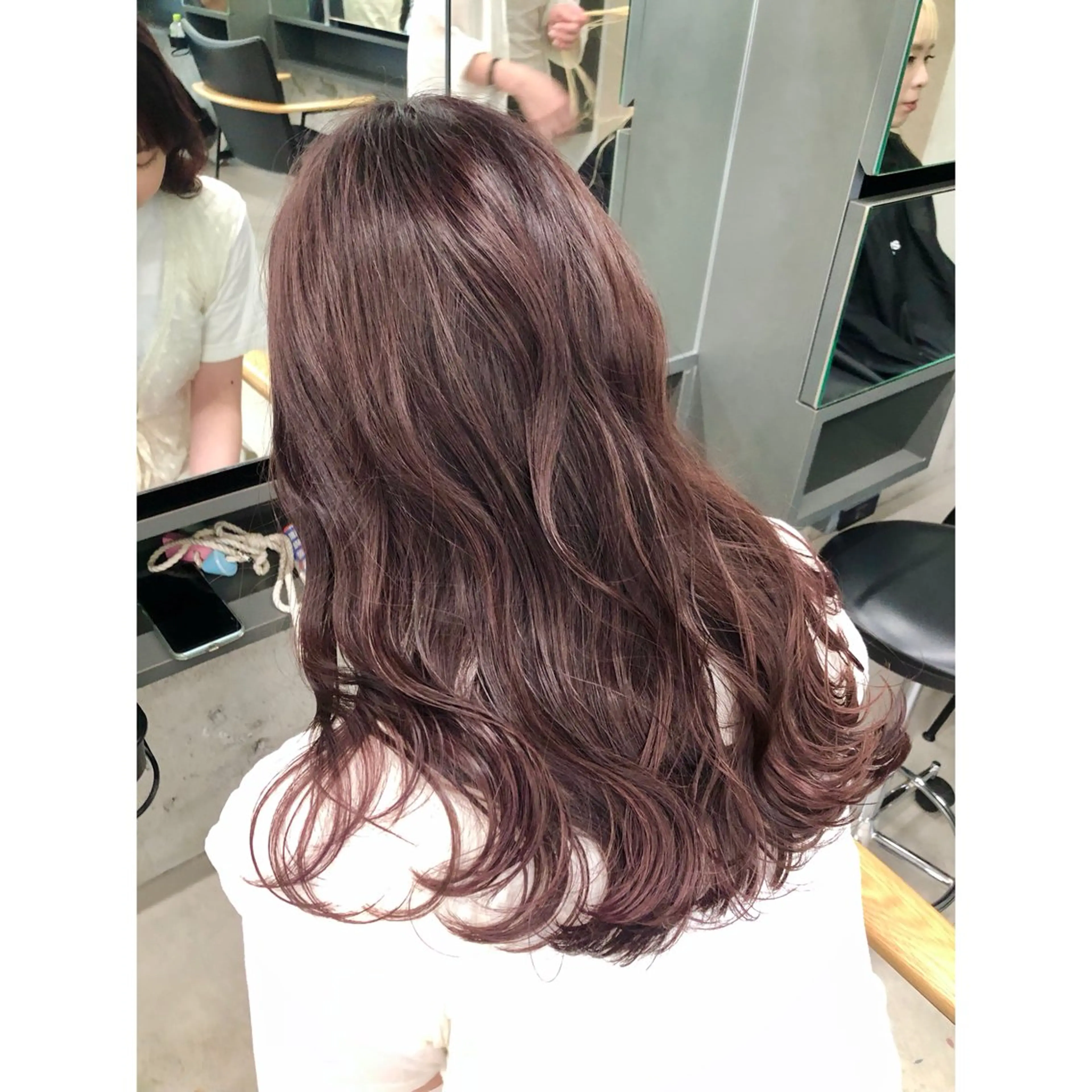 セミロング カラー ブリーチ ブリーチなしカラー ピンクカラー バイオレットカラー ヘアカラー トリートメント 推しカラー✨ オタク美容師ユウカのヘアスタイル