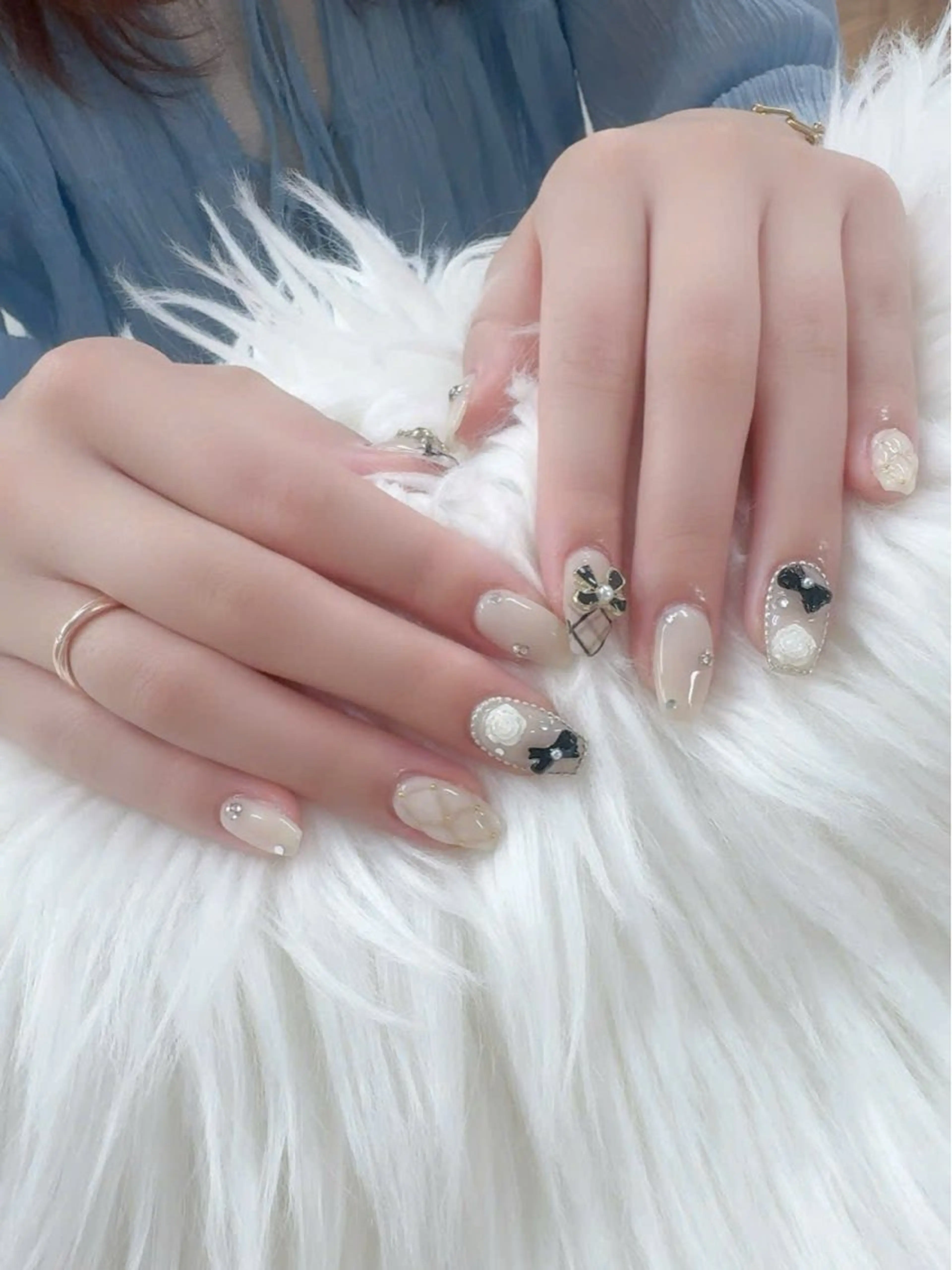 ネイル フレンチネイル グラデーション キラキラネイル 韓国ネイル マグネットネイル ハンドネイル ハンドケア Hara Nail 【パラジェル使用】のネイルデザイン