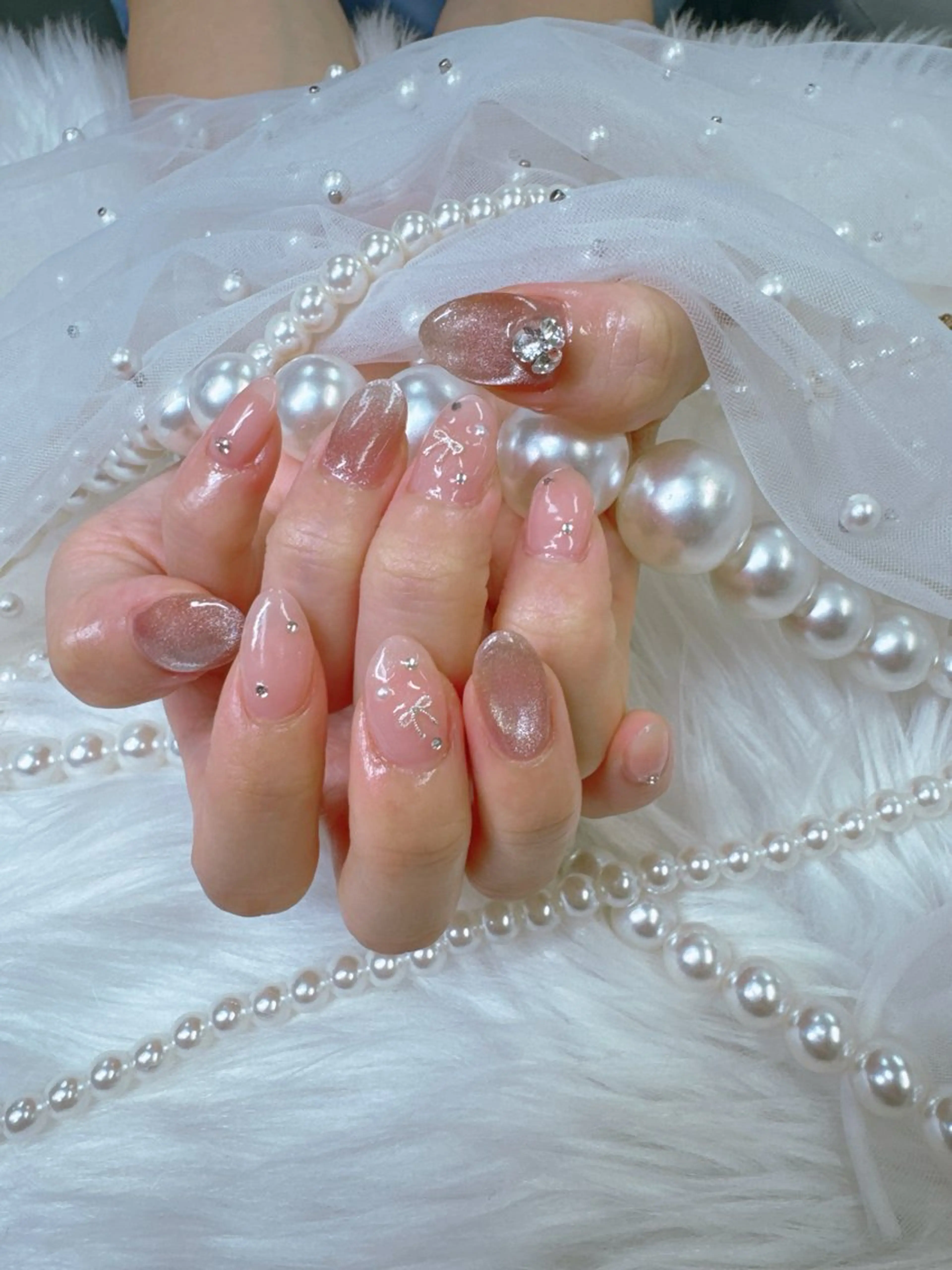 ネイル ボルドー チークネイル ドット 長さ出し フレンチネイル クイーンズネイル銀座所属・Queeens nailのネイルデザイン