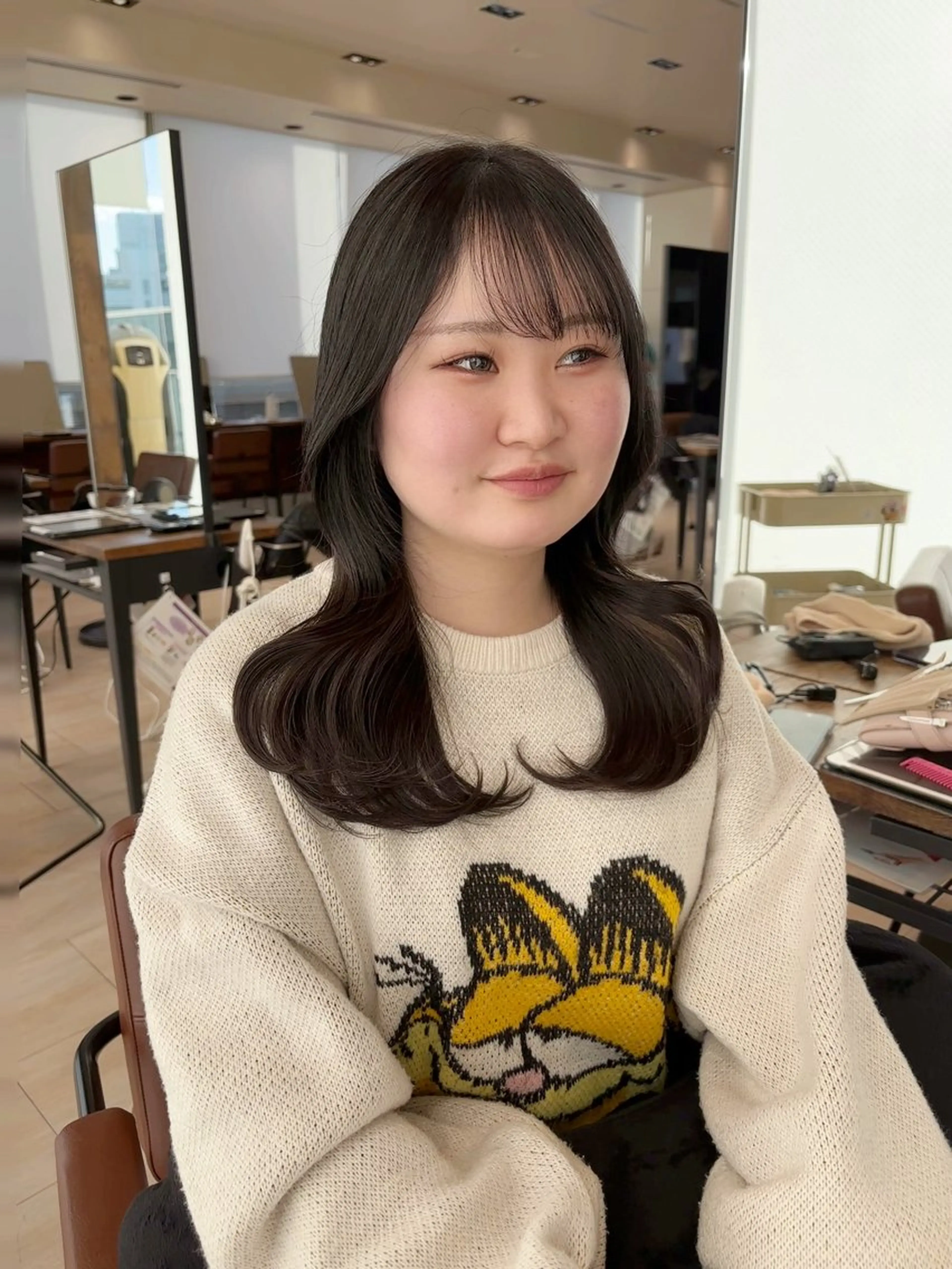ミディアム カラー 穂積 未優のヘアスタイル