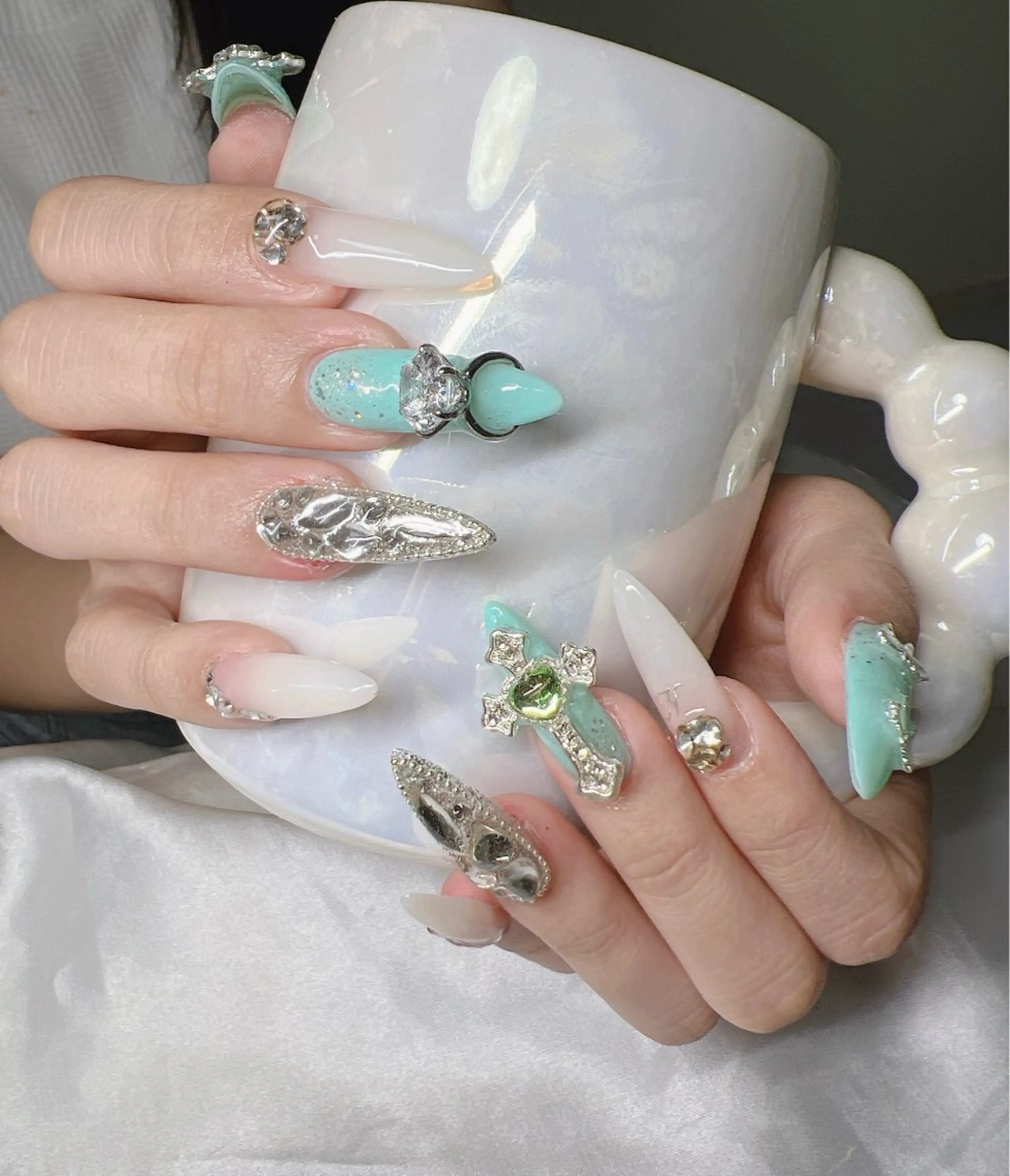 ネイル ハンドネイル Lee Nailsのネイルデザイン