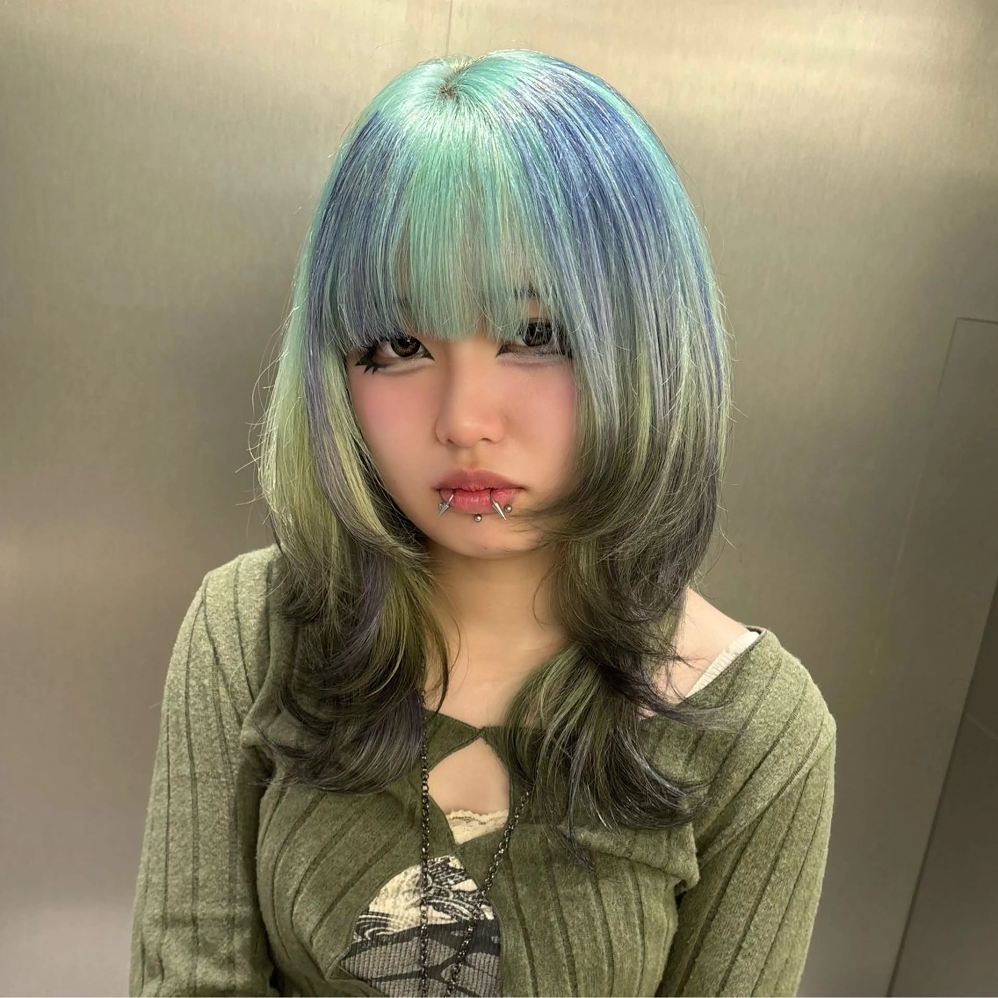 セミロング カラー レイヤーカット ウルフカット ウルフレイヤー 大阪ハイトーン /MYUUのヘアスタイル