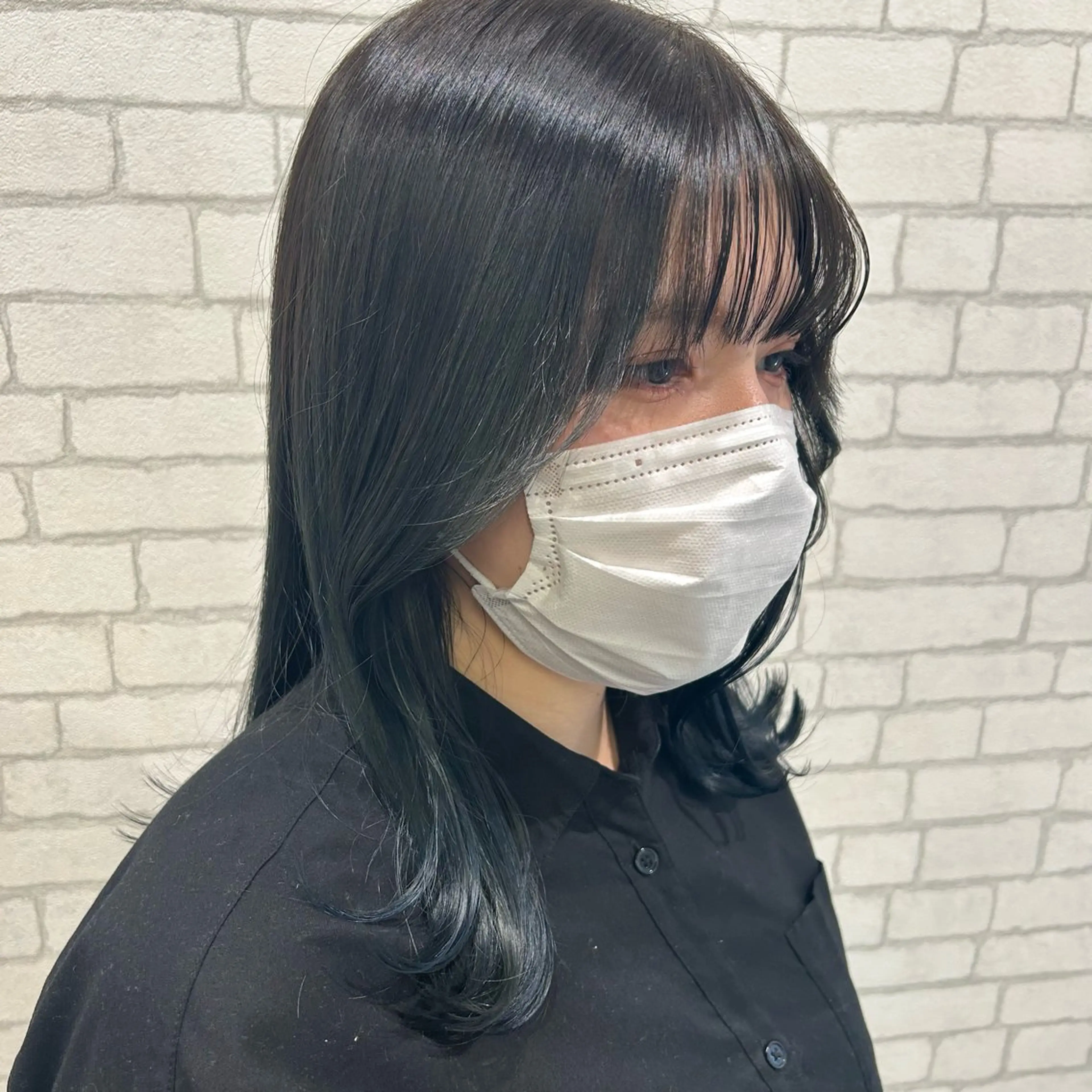 ミディアム カラー ブリーチ ブルーカラー 透明感カラー くびれヘア 顔周りカット カット ヘアカラー トリートメント 透明感カラー🫧 /有野ひかりのヘアスタイル