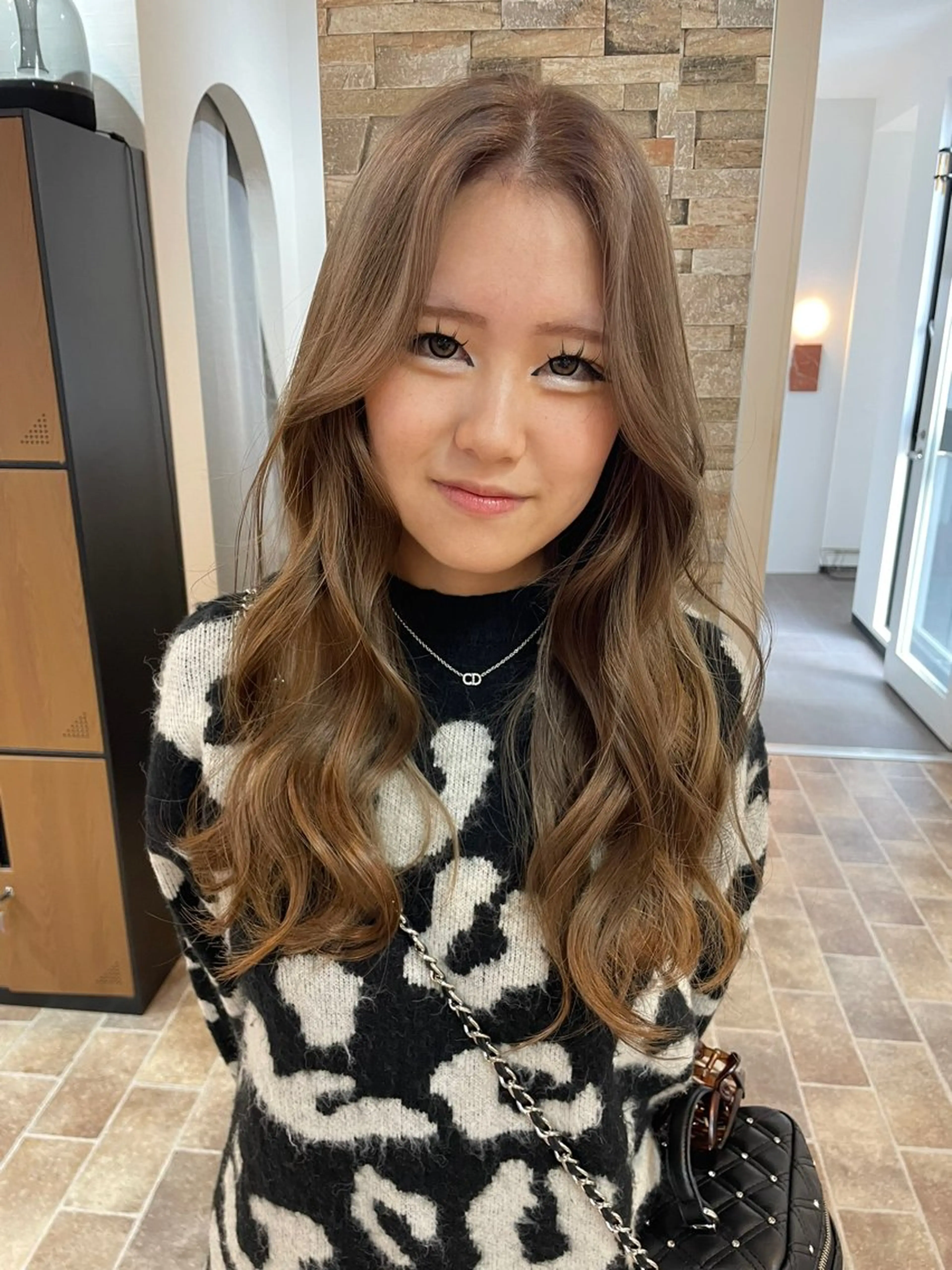 ロング カラー グレージュ ミルクティーグレージュ ヘアカラー STAR RIVER所属・YUI/ ブリーチカラー🌷のヘアスタイル