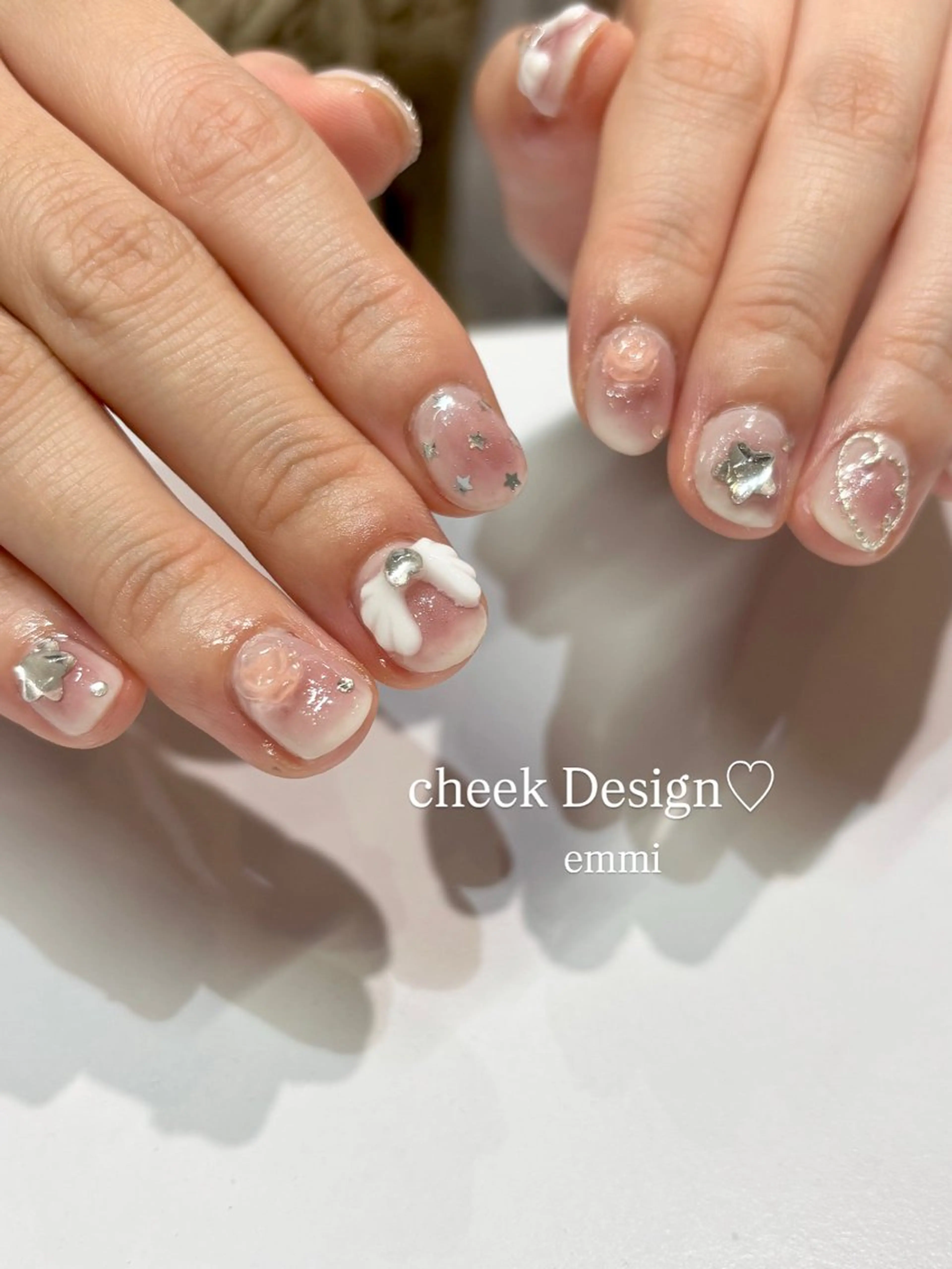 ネイル チークネイル フットネイル フレンチネイル ガーリー 氷ネイル・うるうるネイル ハンドネイル GO TODAY SHAiRE SALON 表参道colore店所属・emmi nailのネイルデザイン