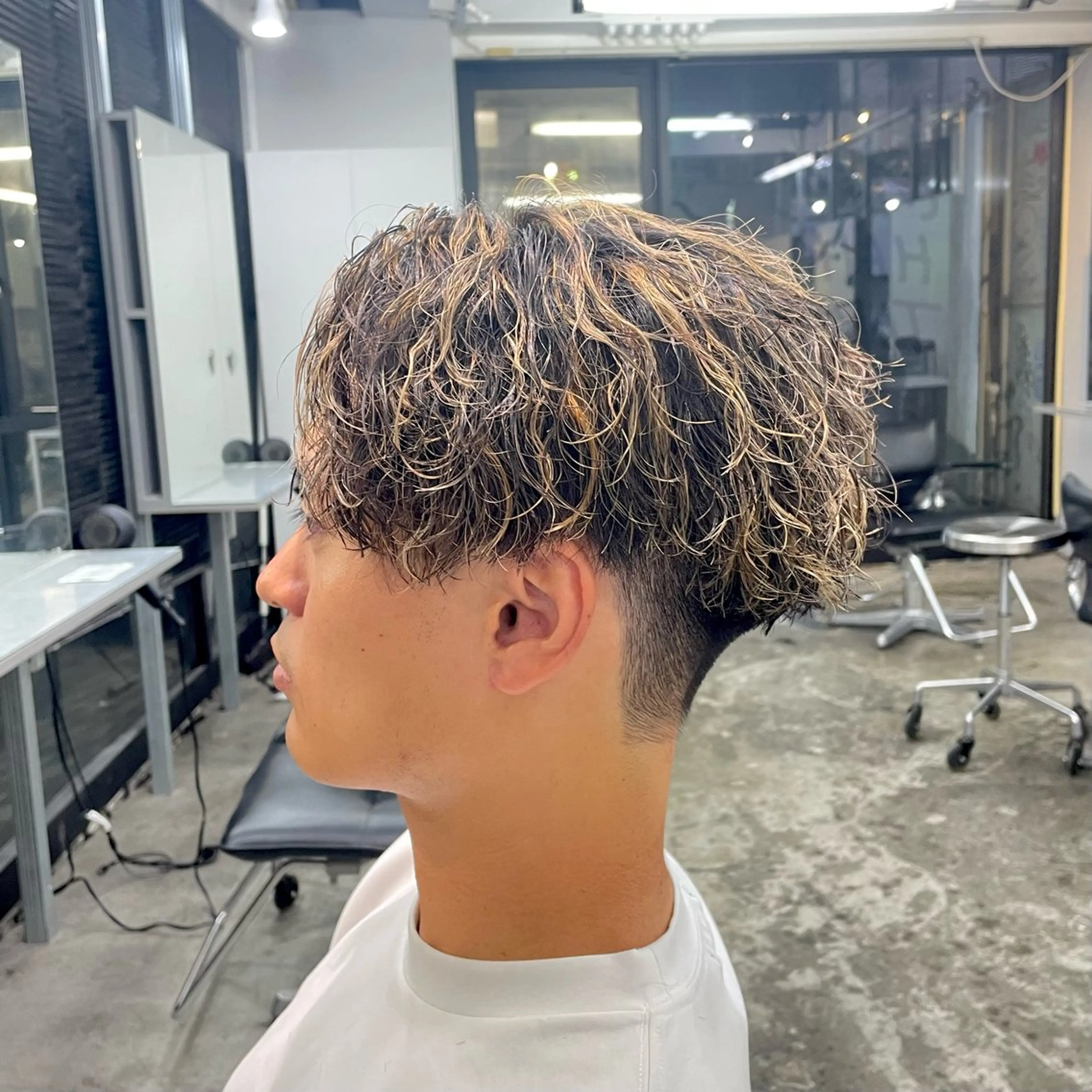 ショート カラー パーマ メンズ メンズハイライト ハイライトカラー ハイライト カット ヘアカラー パーマ メンズ特化美容師/ 藤戸 椋のヘアスタイル