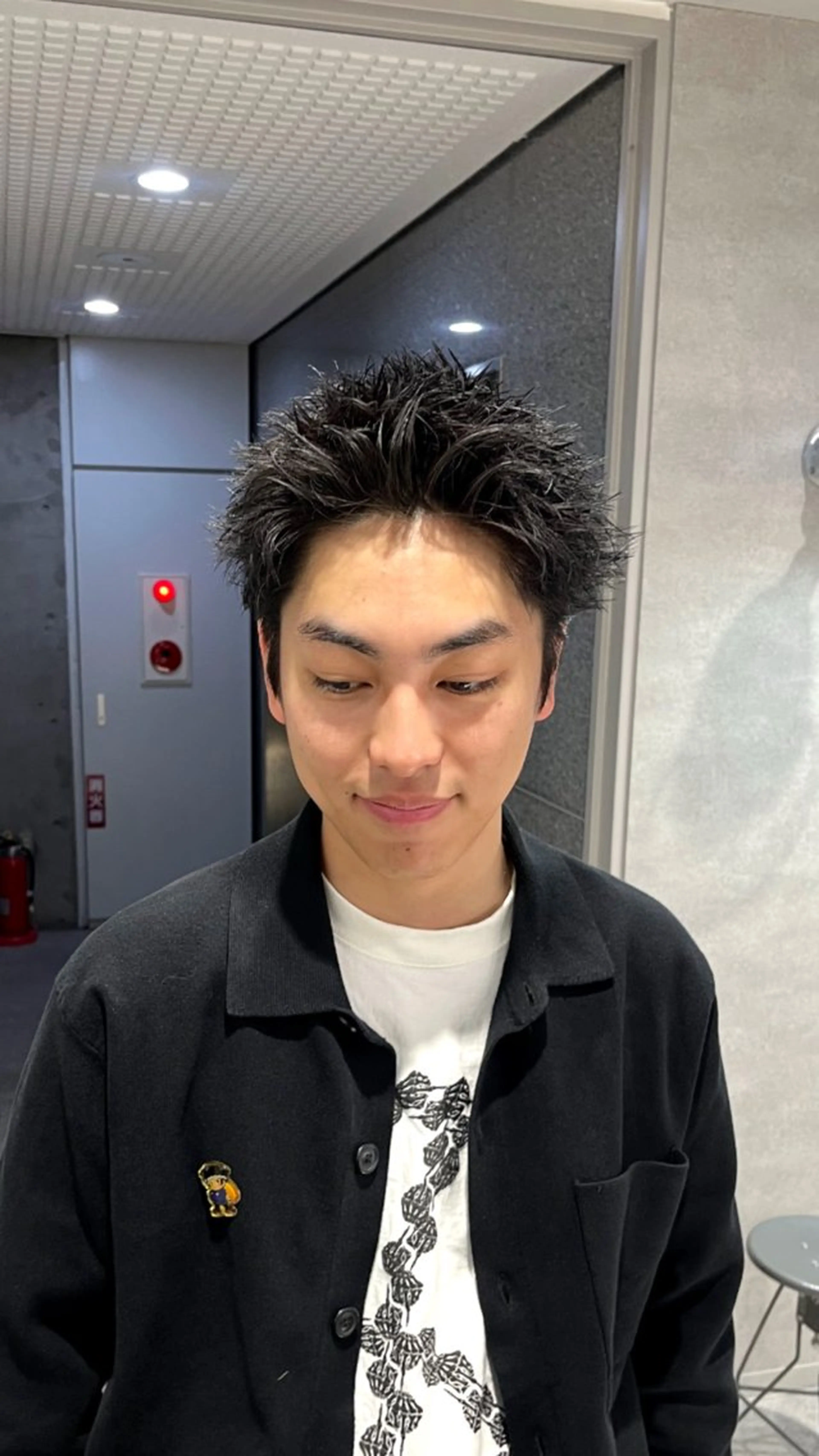 ショート カラー パーマ メンズ センターパート フェザーパーマ メンズハイライト メンズメッシュ マッシュ メンズ特化⚡️パーマ テッタのヘアスタイル