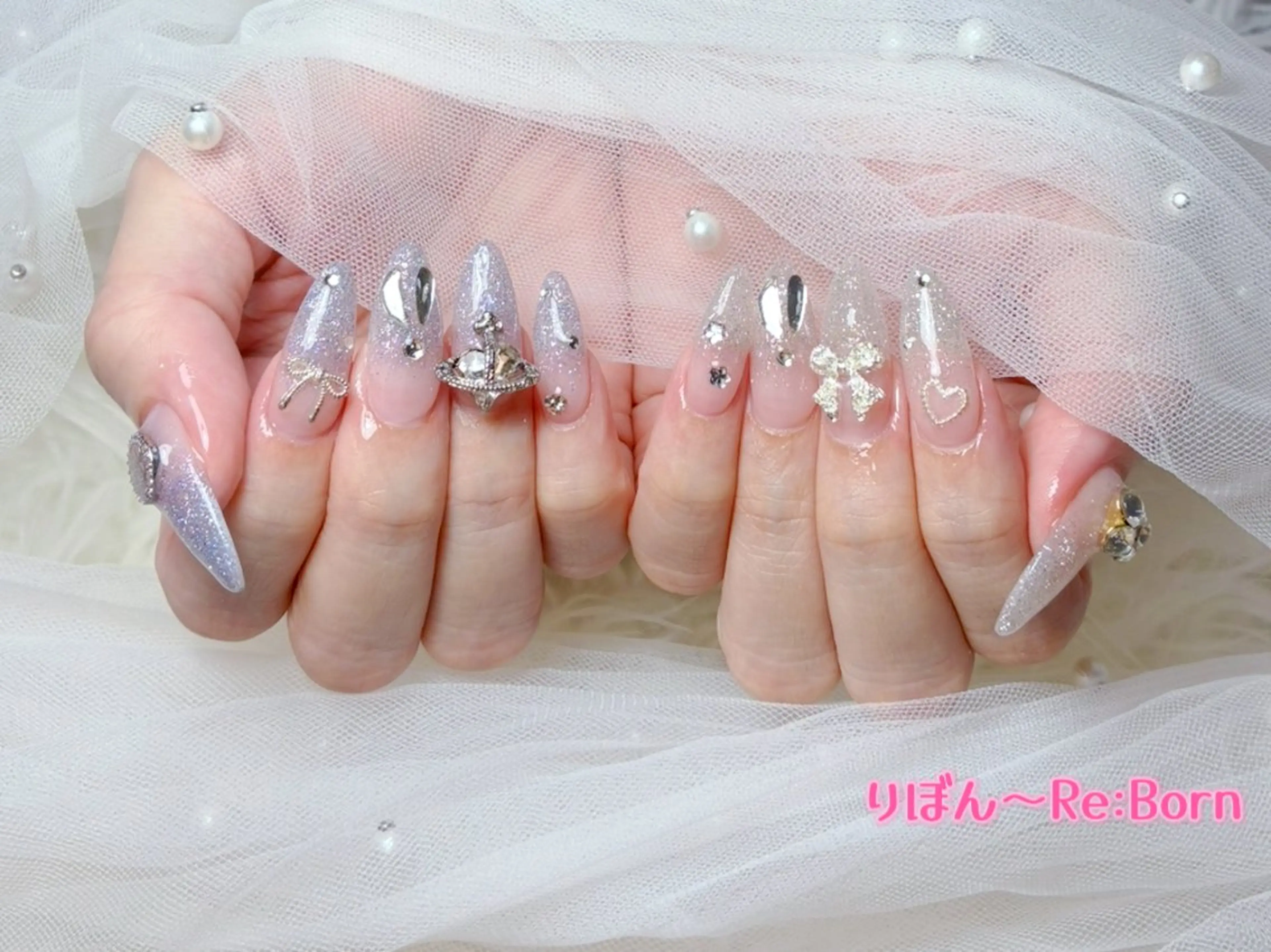 ミディアム フレンチガーリー クリスマス ハンドネイル りぼん Re:Bonrのネイルデザイン