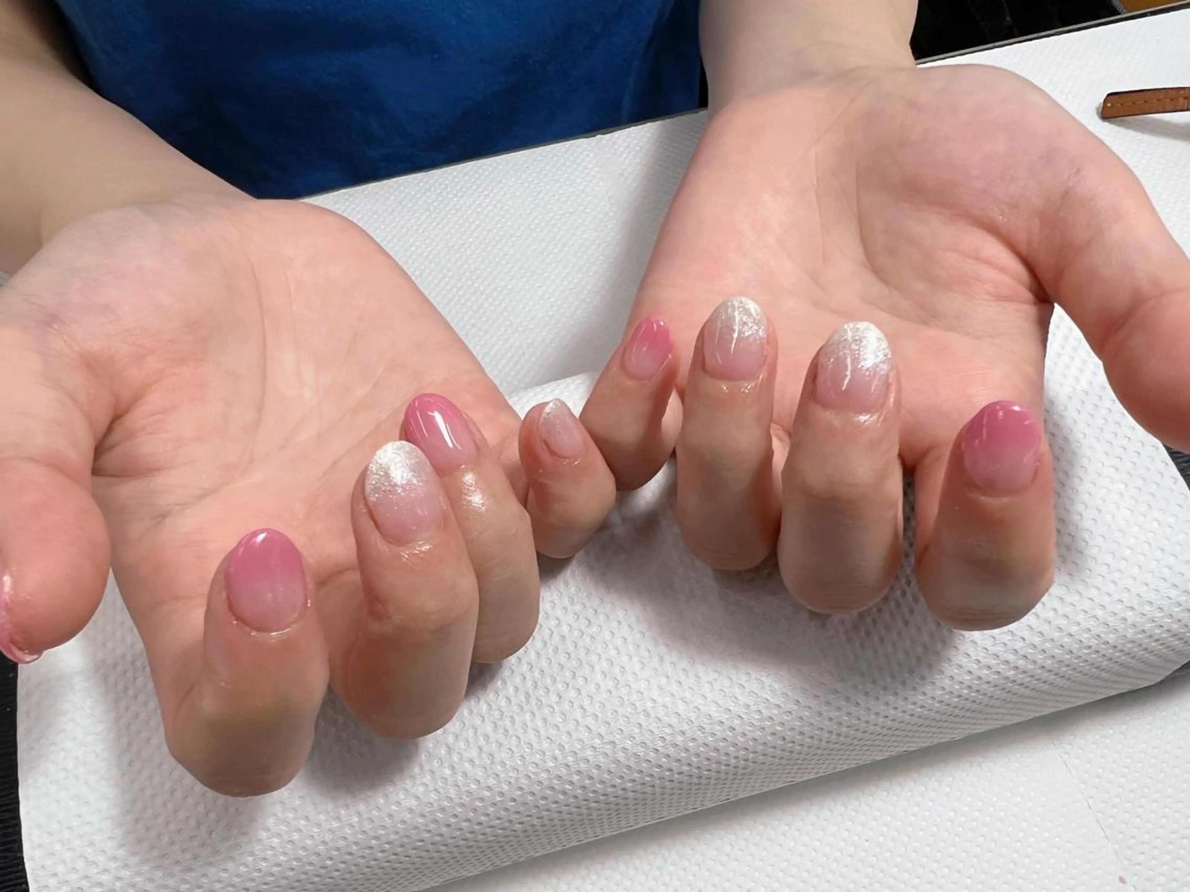 ネイル ラメ(グリッター) ピンク ホワイト 【MAXKELLY】 Shiotaのネイルデザイン