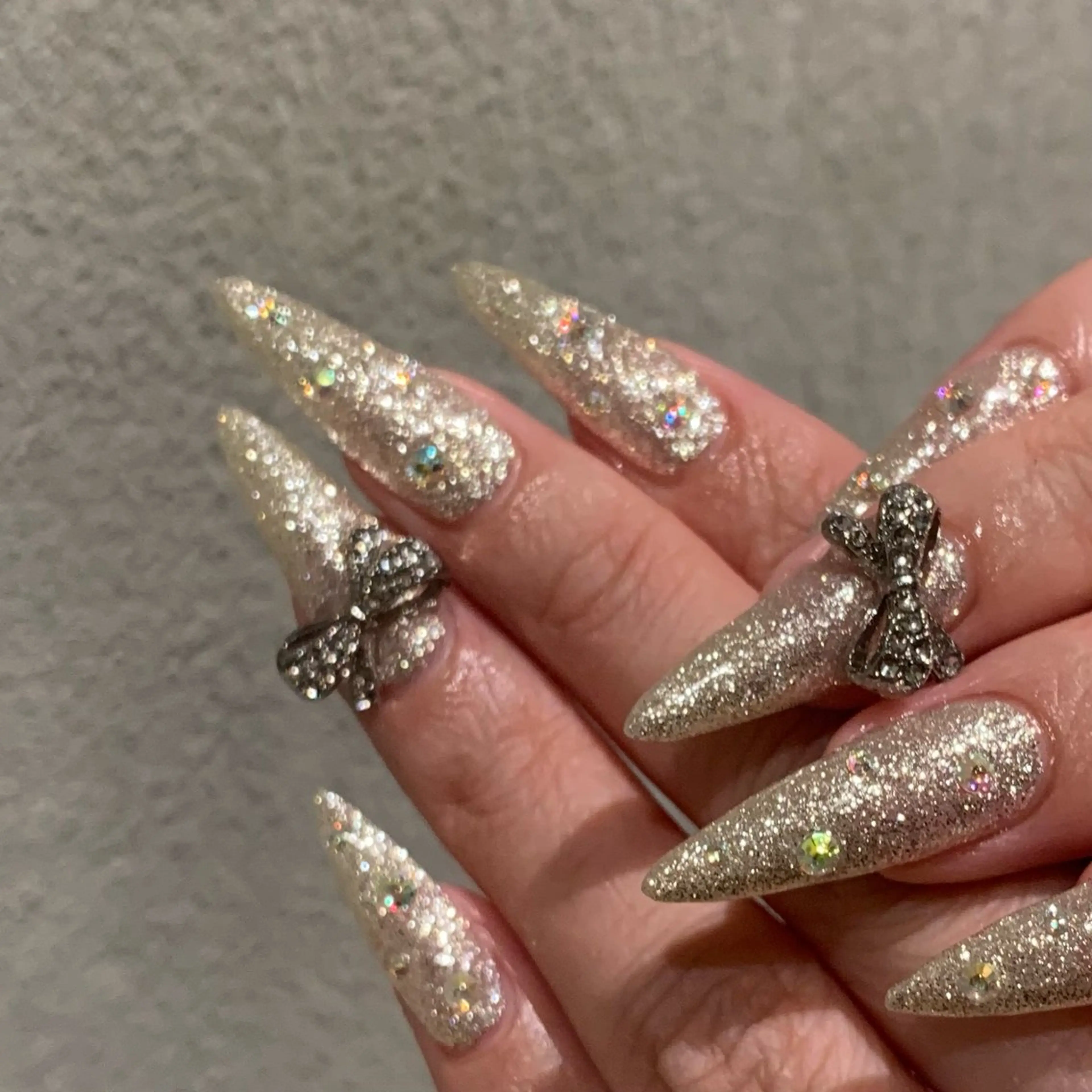 ネイル キラキラネイル ハンドネイル tote. airiのネイルデザイン