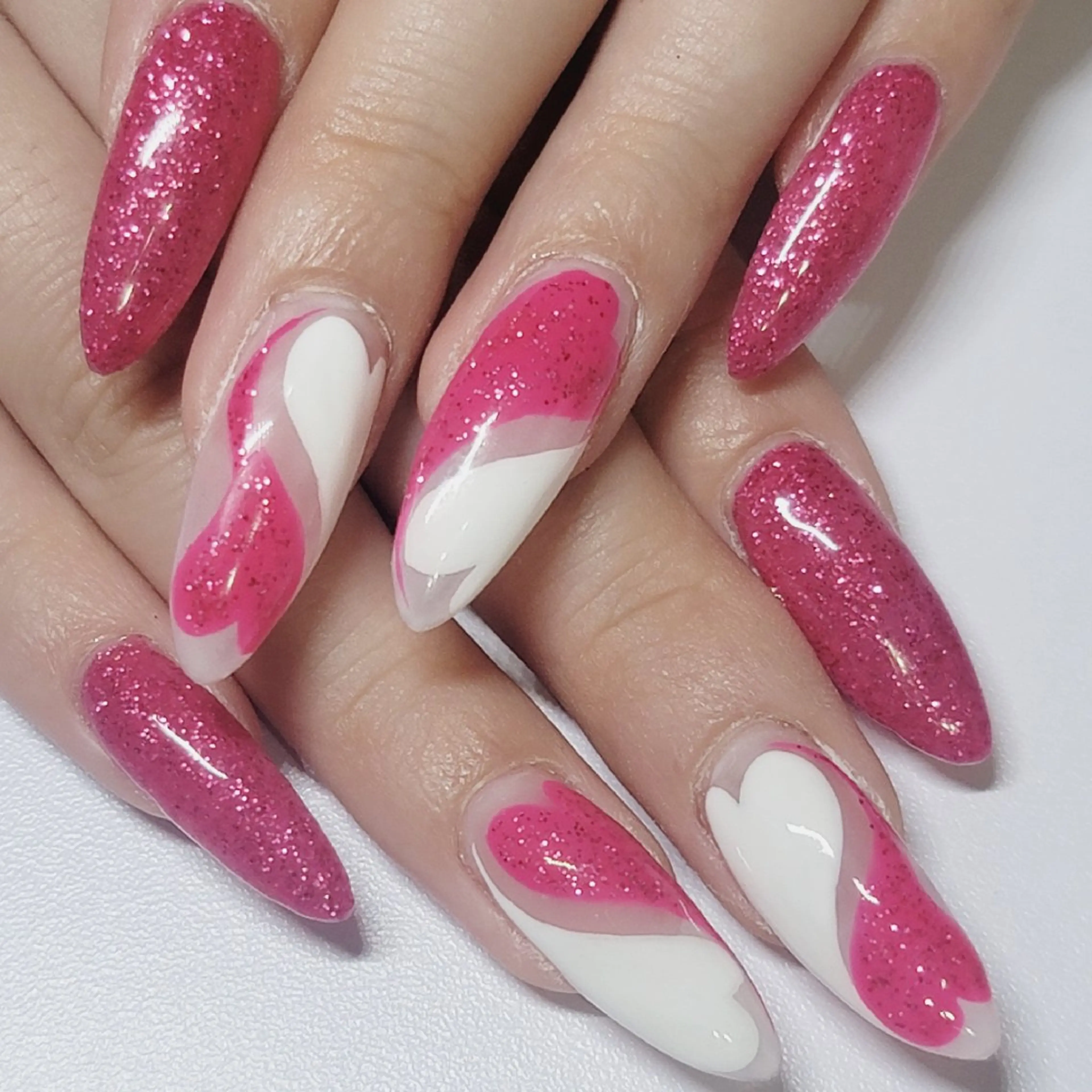 ネイル アートネイル ハート ラメ(グリッター) ピンク ホワイト ハンドネイル よしだ ひろきのネイルデザイン