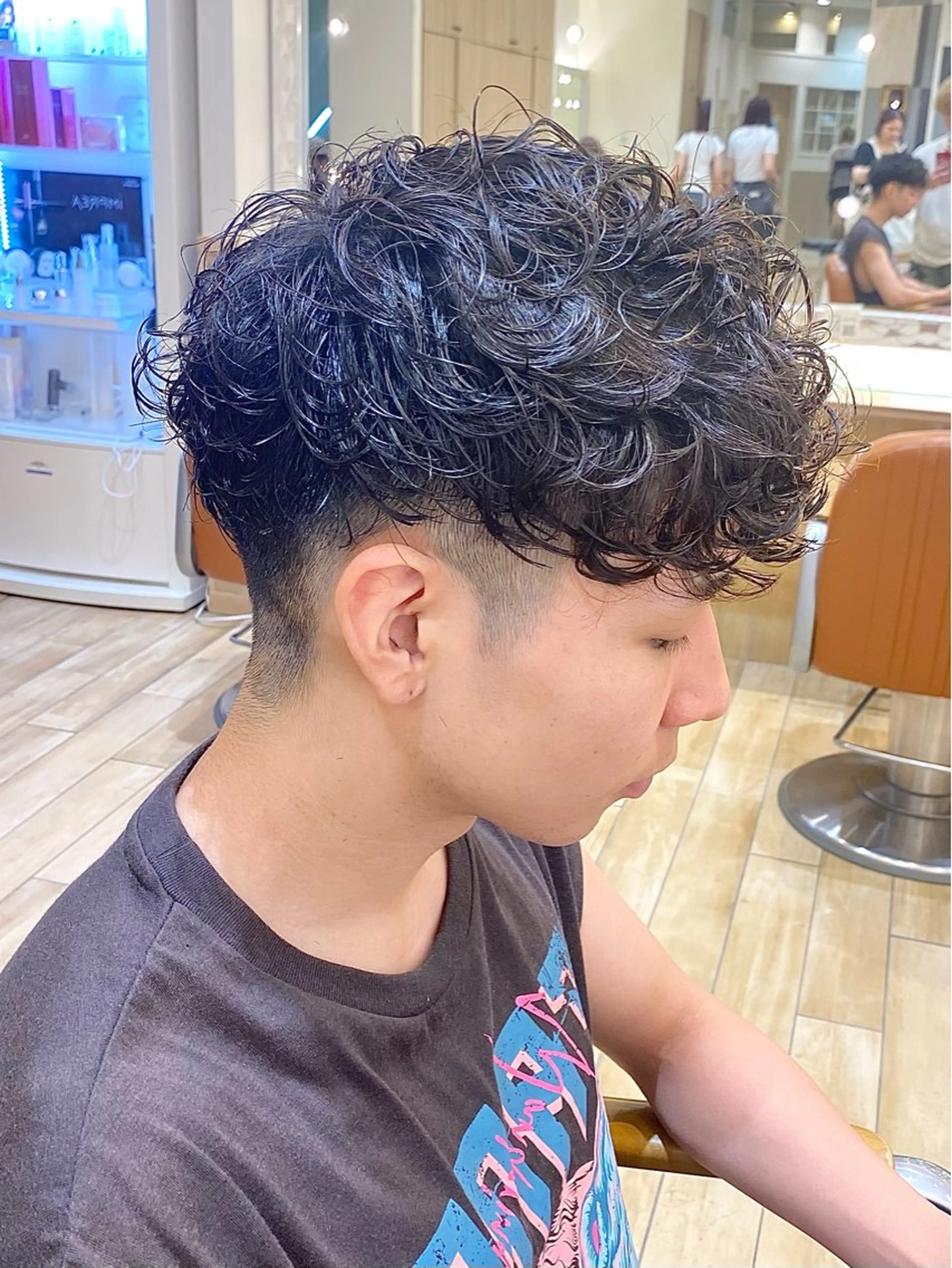 ミディアム パーマ メンズ フェードカット カット パーマ トリートメント ヘアセット 新宿メンズパーマ ヨモギダのヘアスタイル