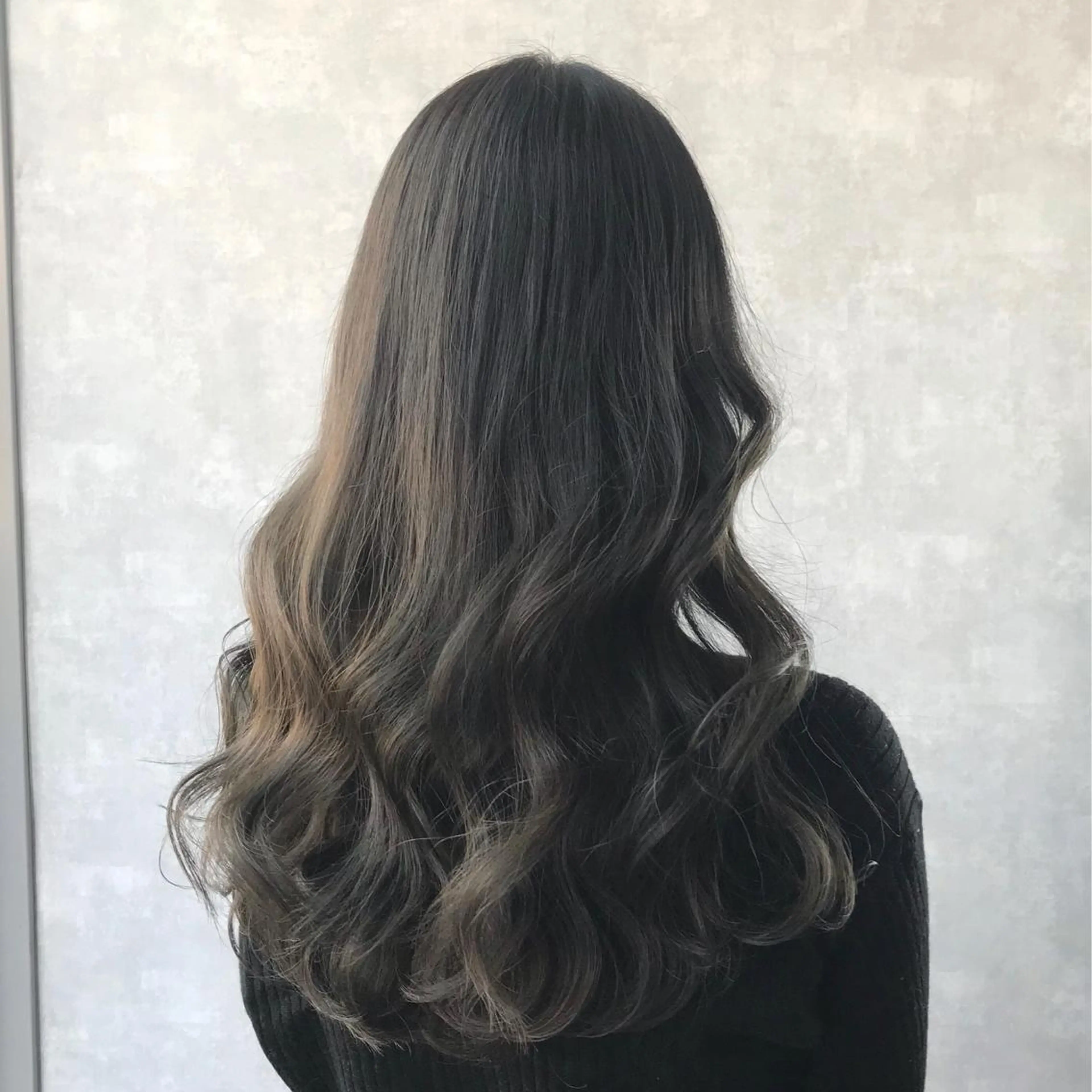 ロング カラー アッシュ アッシュグレー ブリーチ ハイライトカラー ハイライト サロウィン所属・K-POP好き美容師 🇰🇷Kai.Yのヘアスタイル