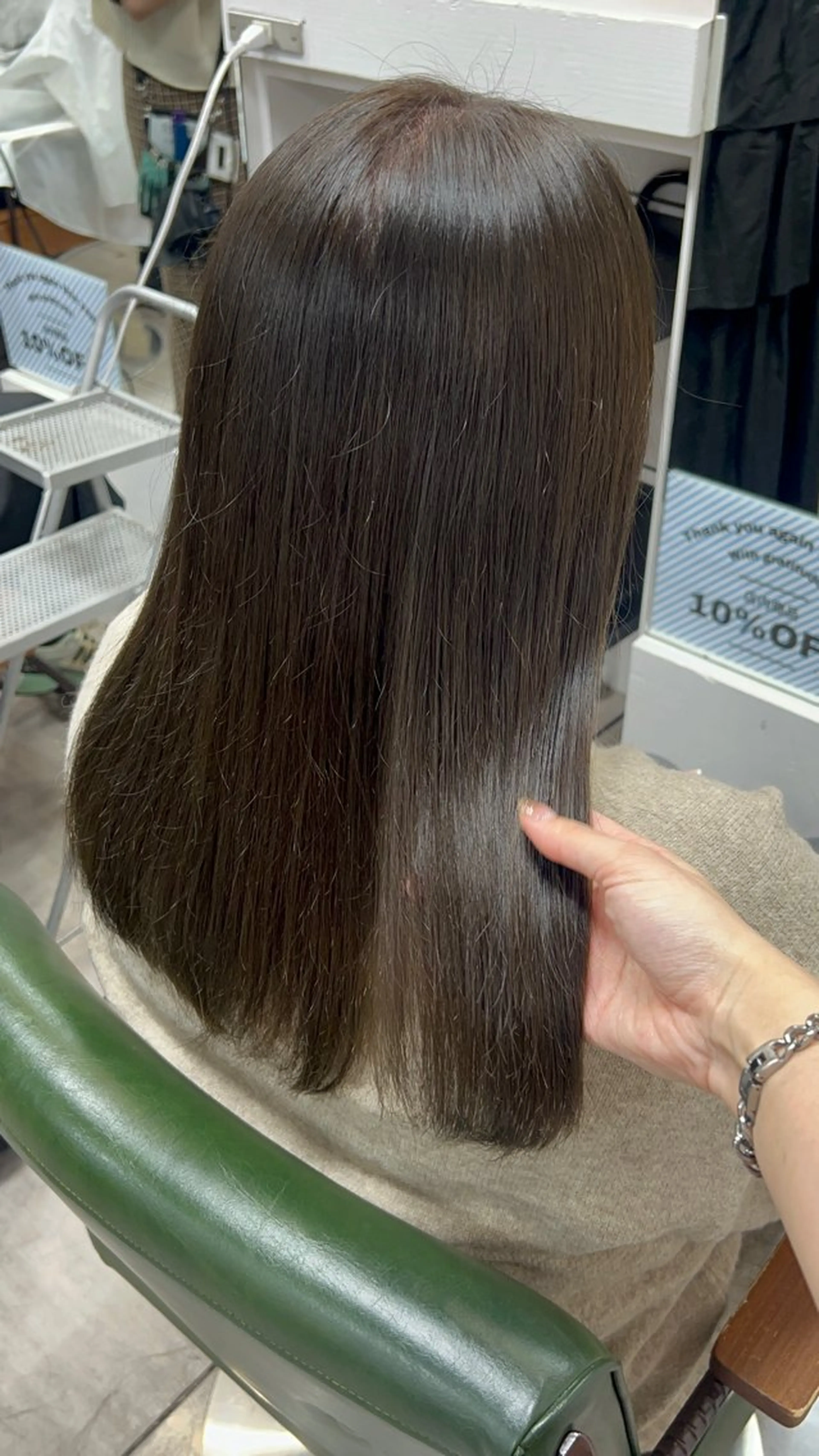 セミロング カラー ヘアアレンジ カット ヘアカラー トリートメント ヘッドスパ インナー×縮毛矯正 ピンクカラー澤井里菜のヘアスタイル