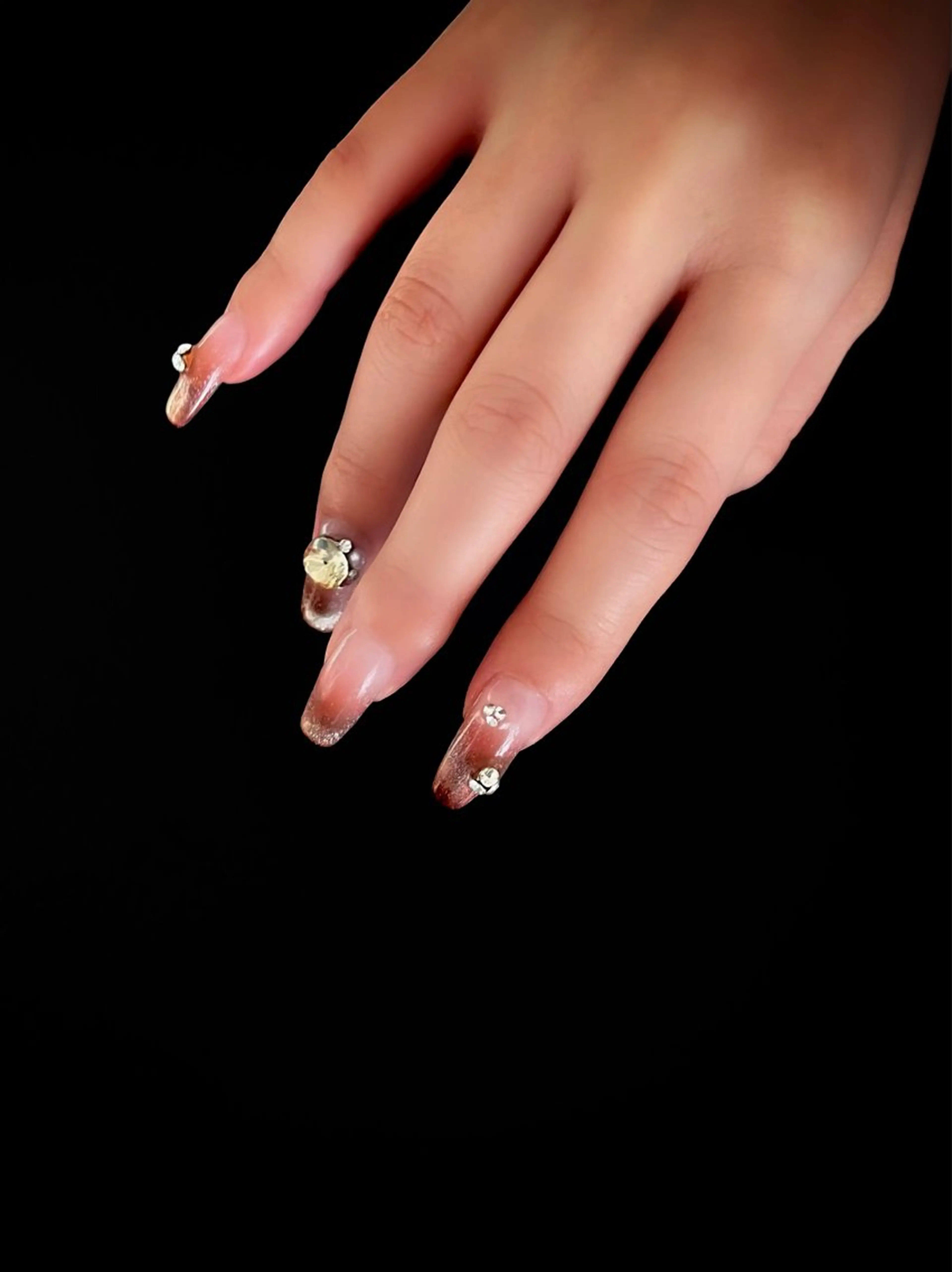 ネイル 長さ出し キラキラネイル マグネットネイル スカルプネイル ワンホンネイル nine.🦋 YUKOのネイルデザイン