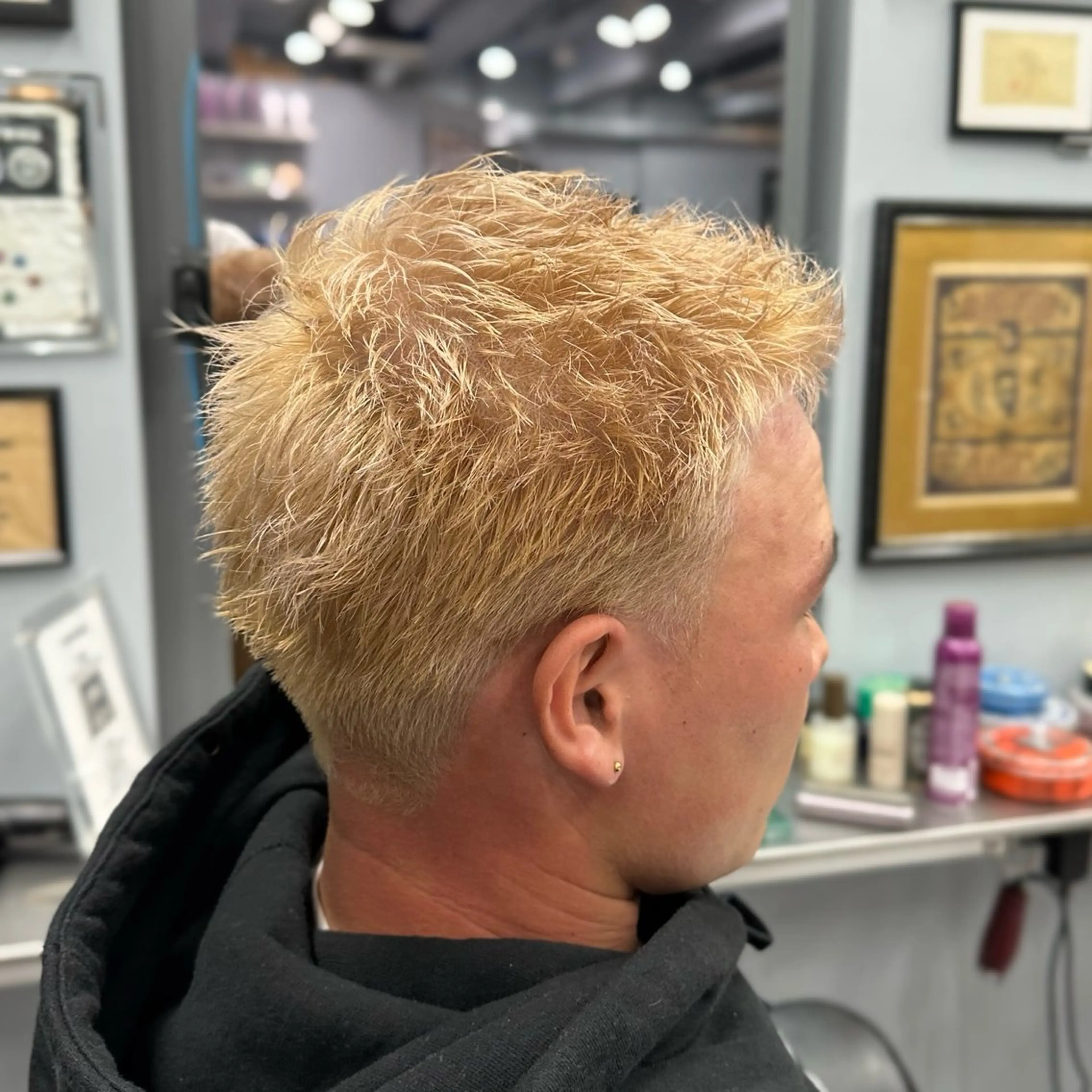 ショート カラー メンズ メンズブリーチ センターパート フェードカット メンズハイトーン メンズパーマ カット ヘアカラー I-CON  #blue MEN'S所属・池袋/カラー/パーマ NATSUのヘアスタイル