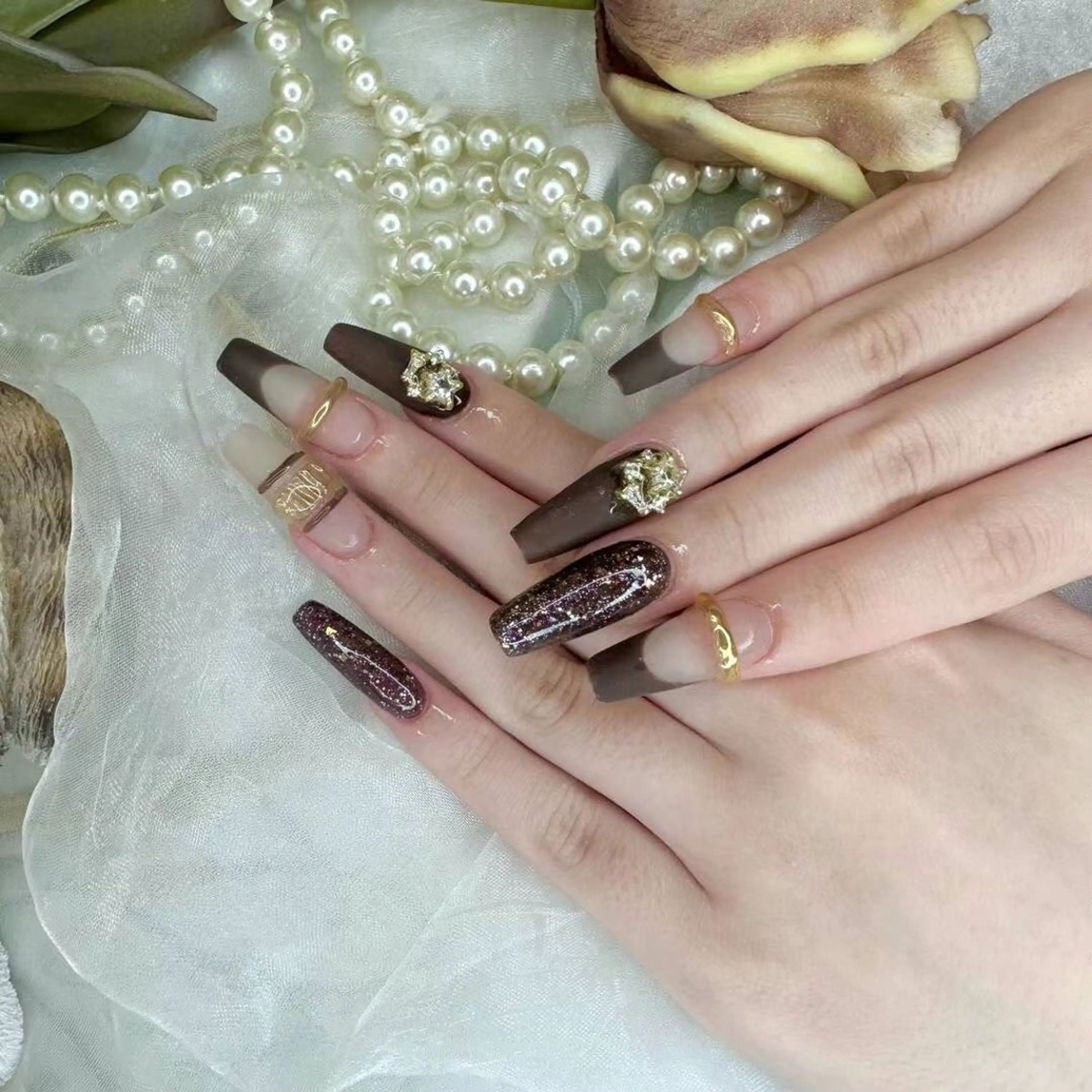 ネイル ブラウン キラキラネイル Babarla　Nail　Salon所属・babarla Nailのネイルデザイン