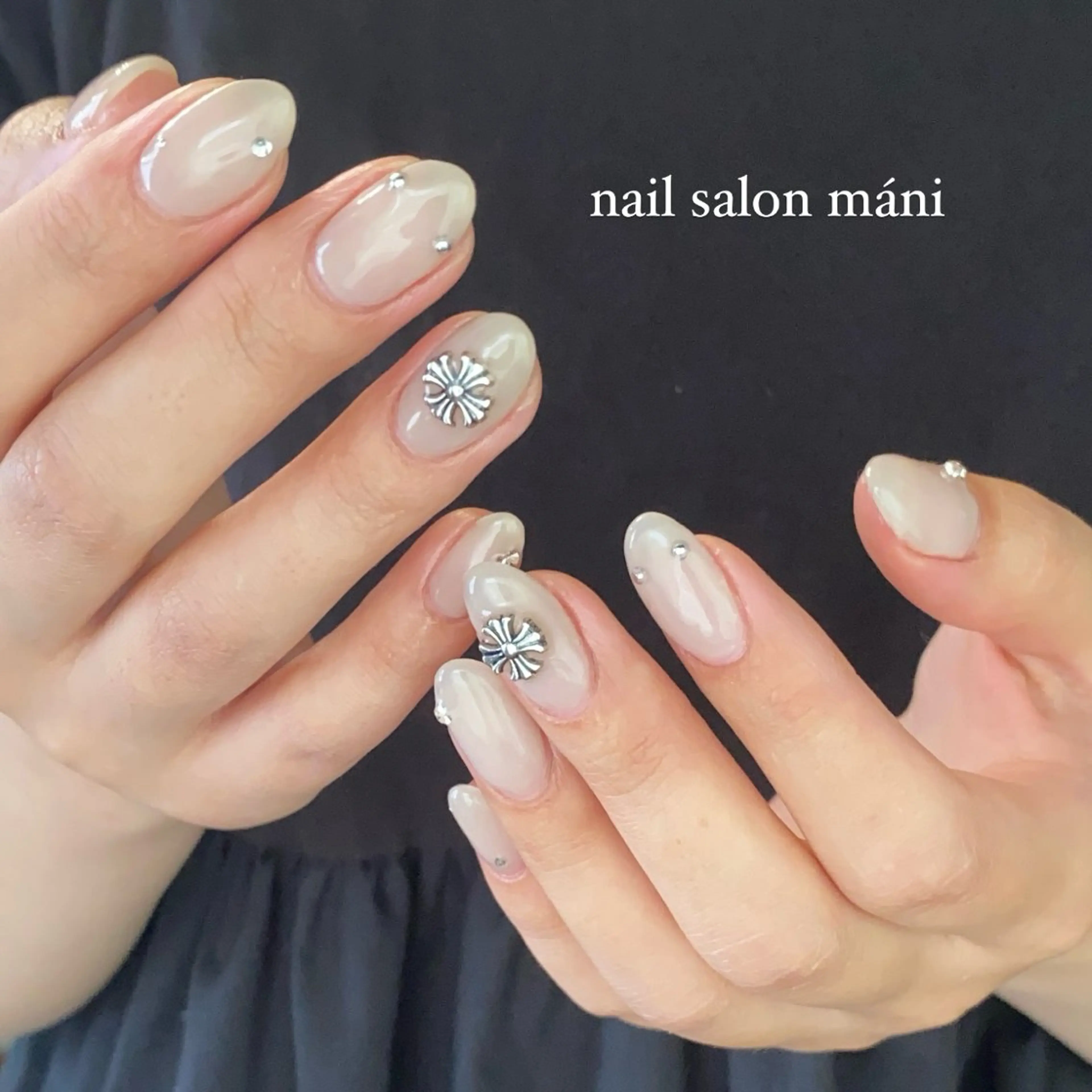 ネイル ニュアンスネイル ワンカラーネイル シルバー nail salon maniのネイルデザイン