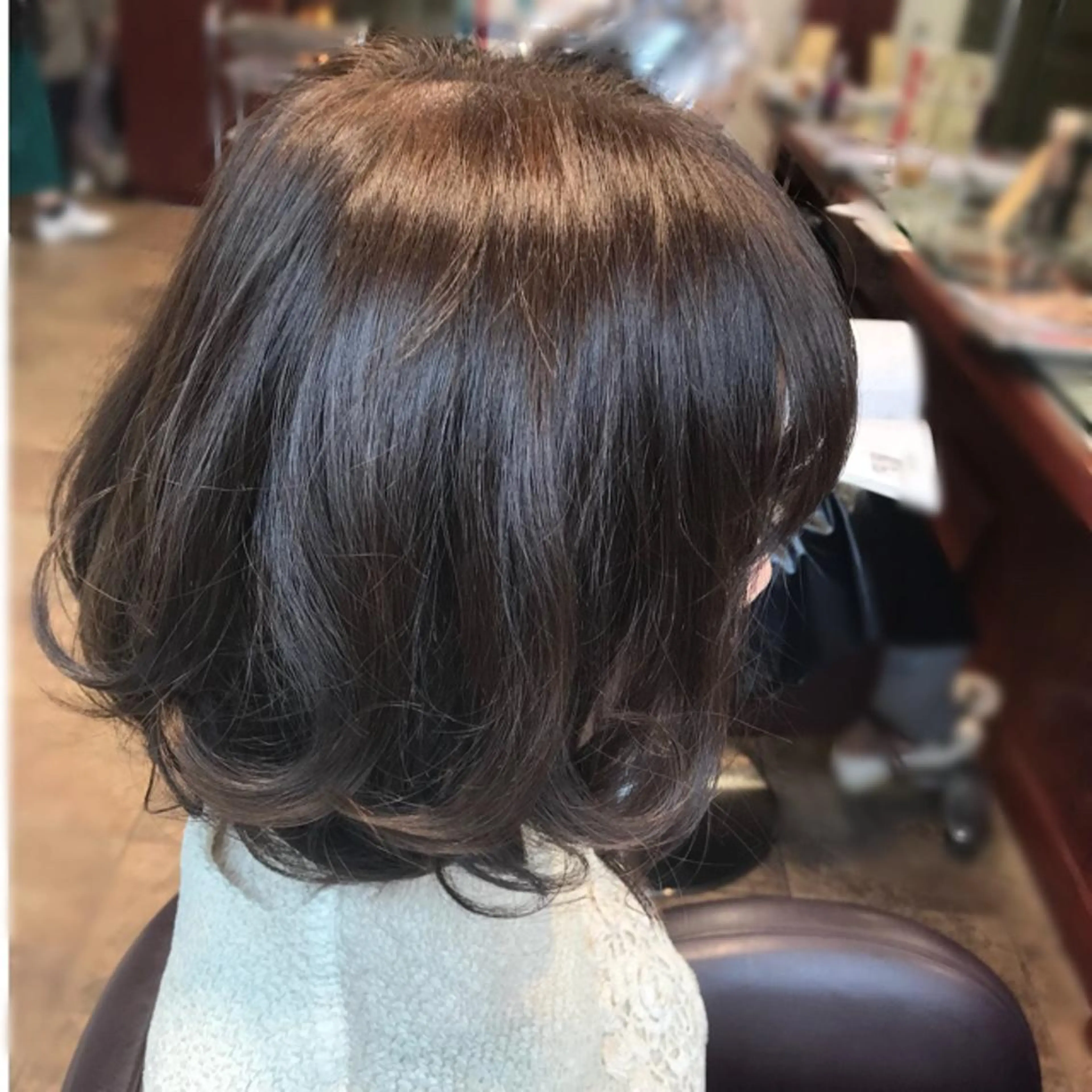 ミディアム 嶋村 望美のヘアスタイル