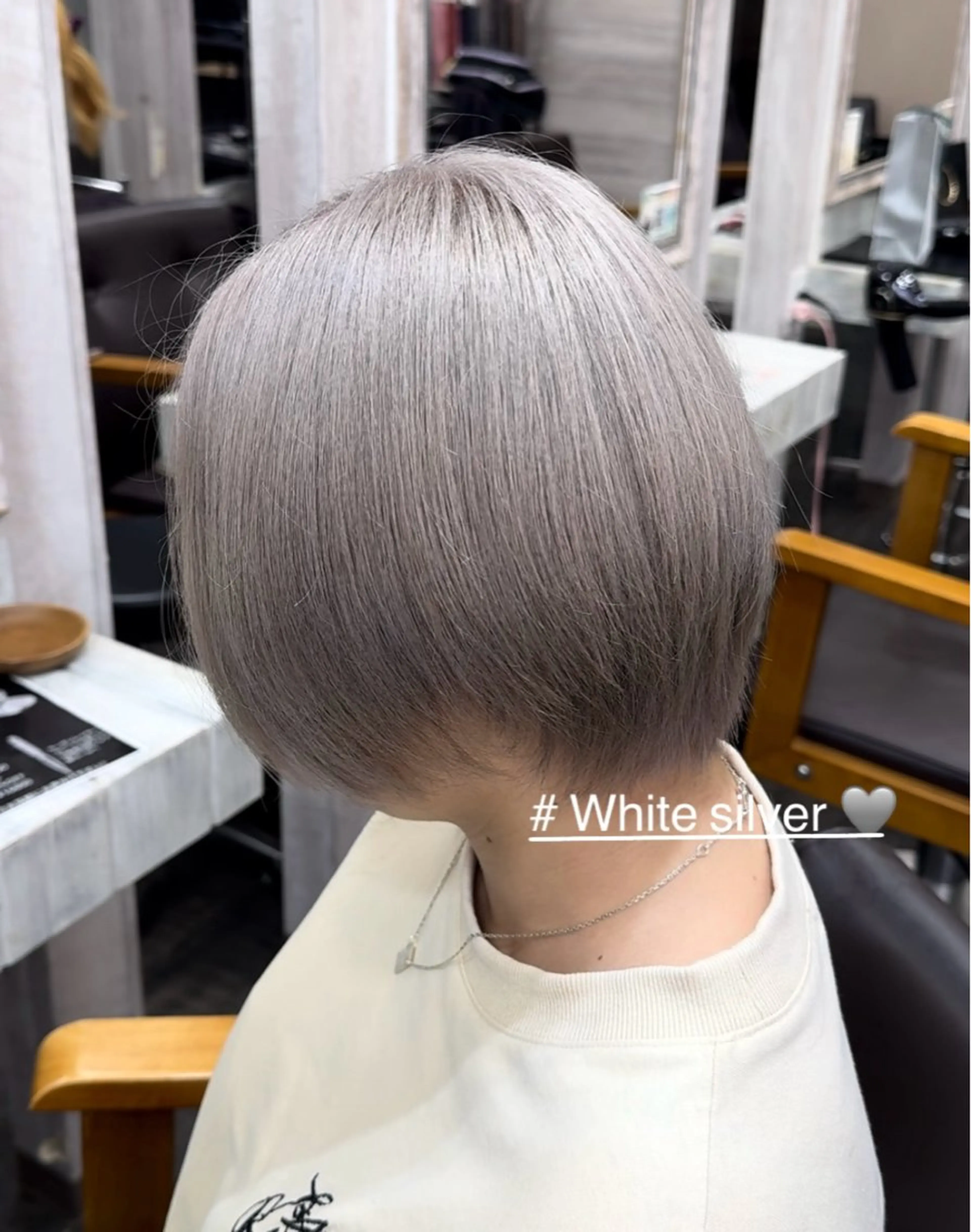 ショート カラー ハイトーンカラー 染谷 夏海のヘアスタイル