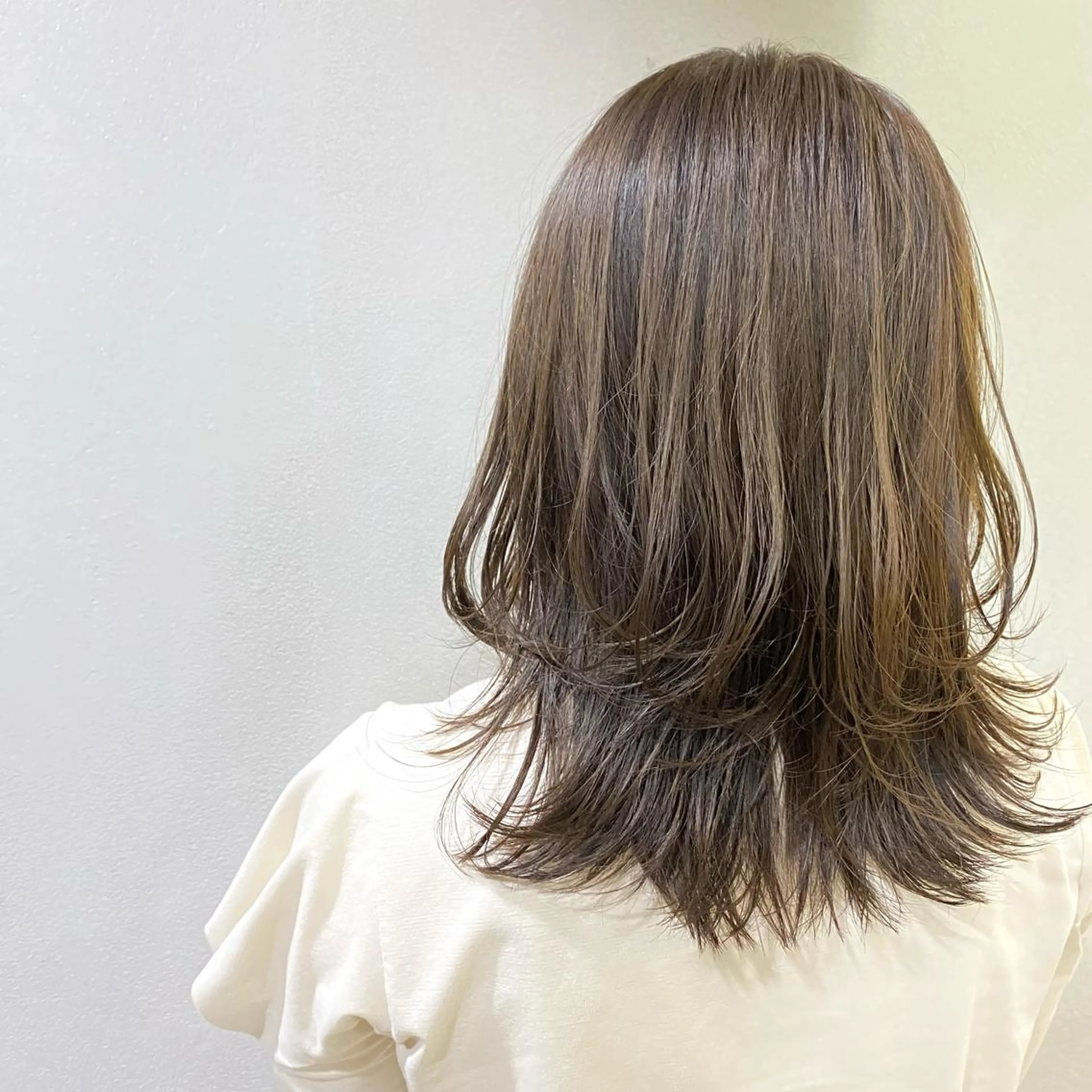 ミディアム カラー ベージュカラー ブリーチ ブリーチなしカラー レイヤーカット ボブ/パーマ ミヒラケイタのヘアスタイル