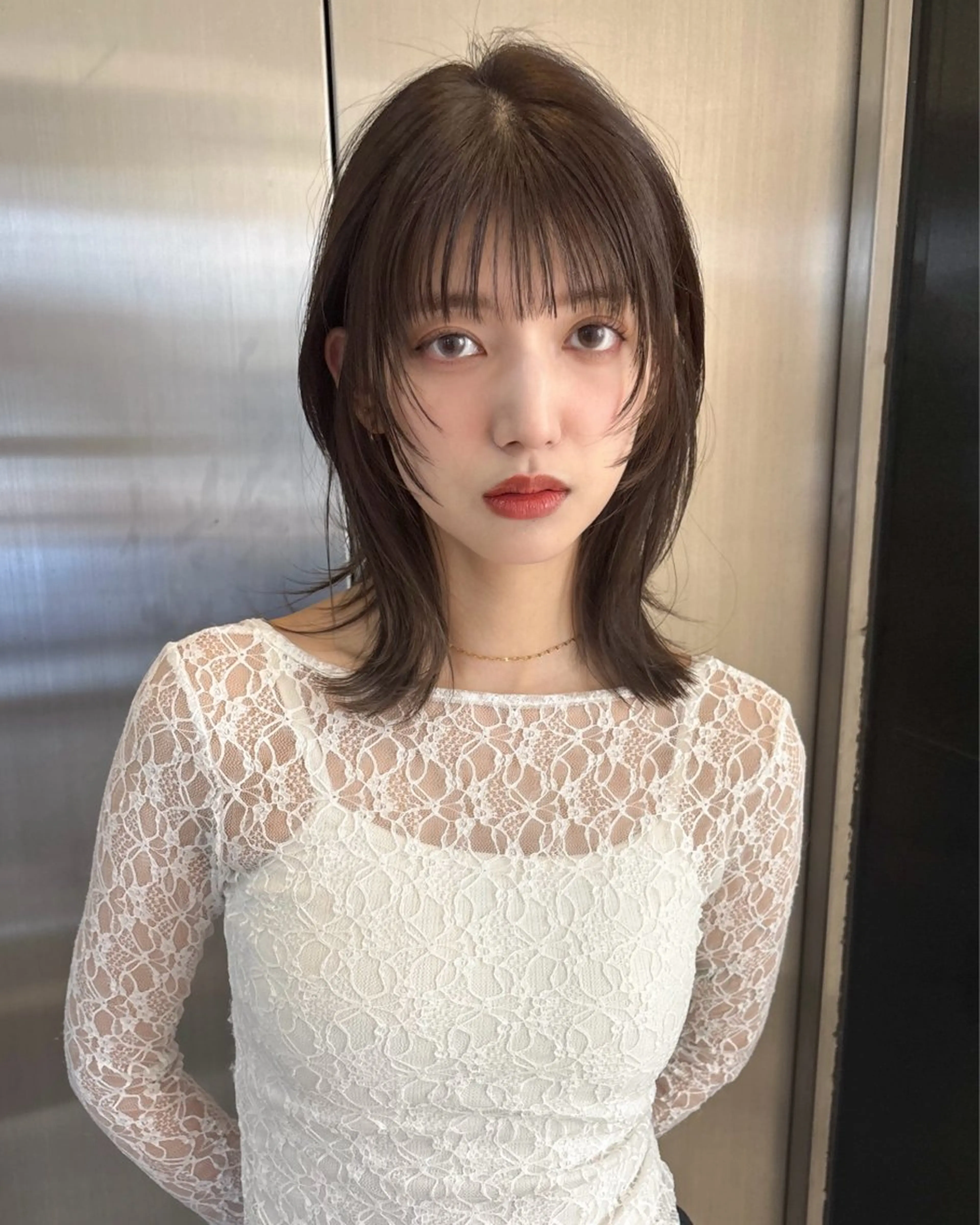 ミディアム カラー 脇野 茉優のヘアスタイル