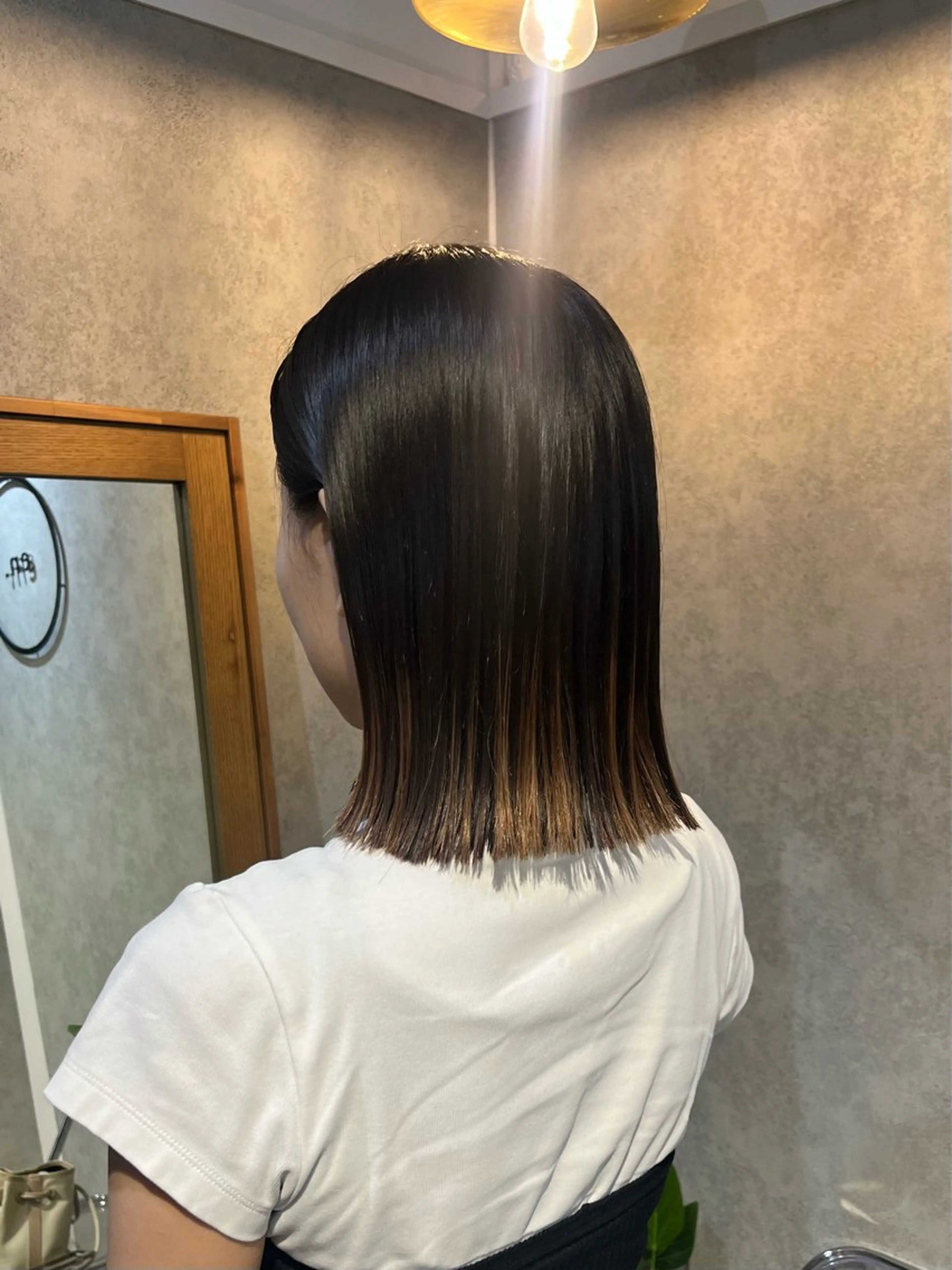 ミディアム カラー 切りっぱなしボブ デザインカラー ボブ カット ヘアカラー トリートメント ボブ/プツッとボブ/ 暖色カラー/モエのヘアスタイル