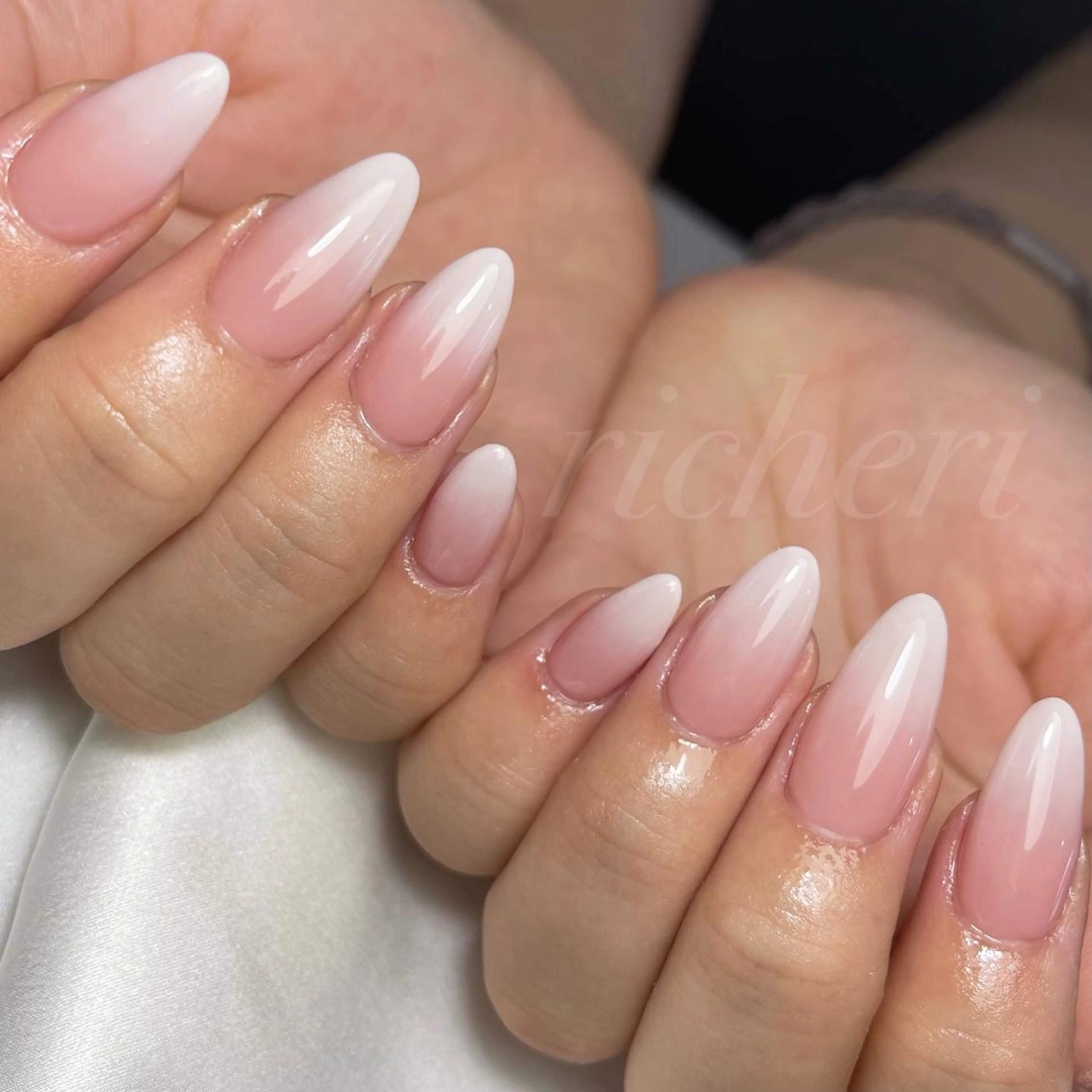 ミディアム ネイル ハンドネイル richeri beautyのエステ・リラクイメージ