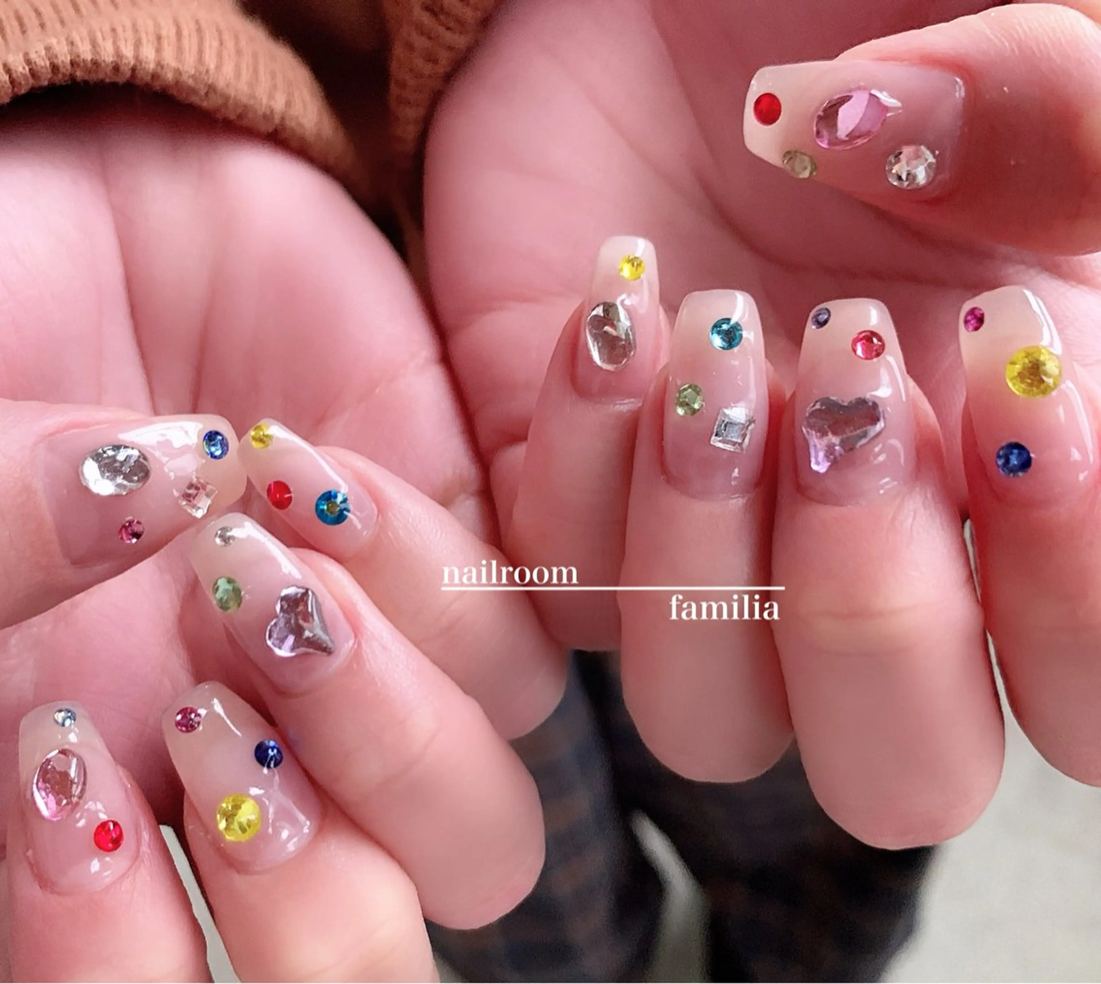 ネイル ストーンネイル ハンドネイル -nailroom- familiaのネイルデザイン