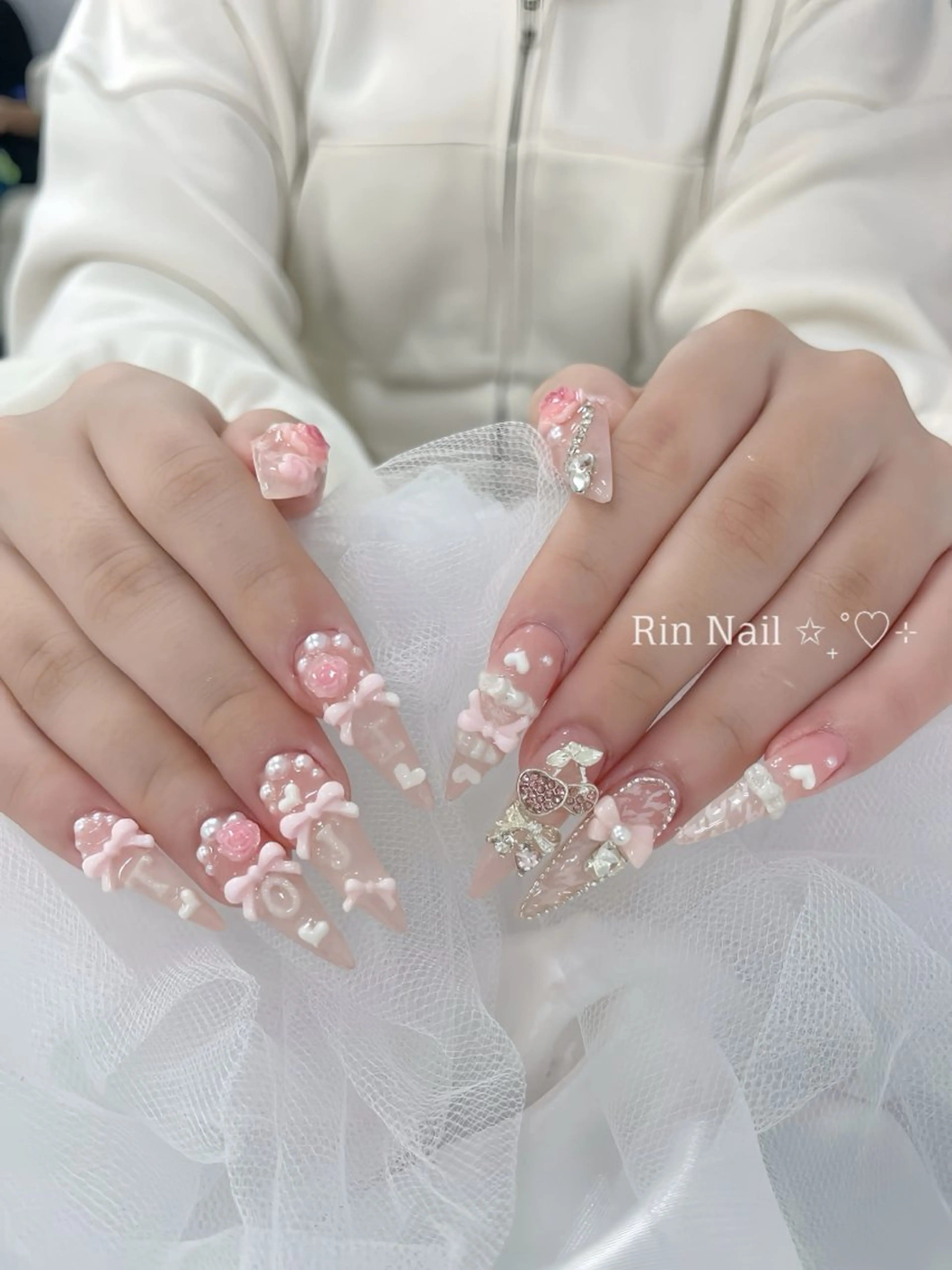 ネイル アートネイル チークネイル ジェルネイル ロングネイル マグネットネイル ハンドネイル Rin Nail 新大久保店のネイルデザイン