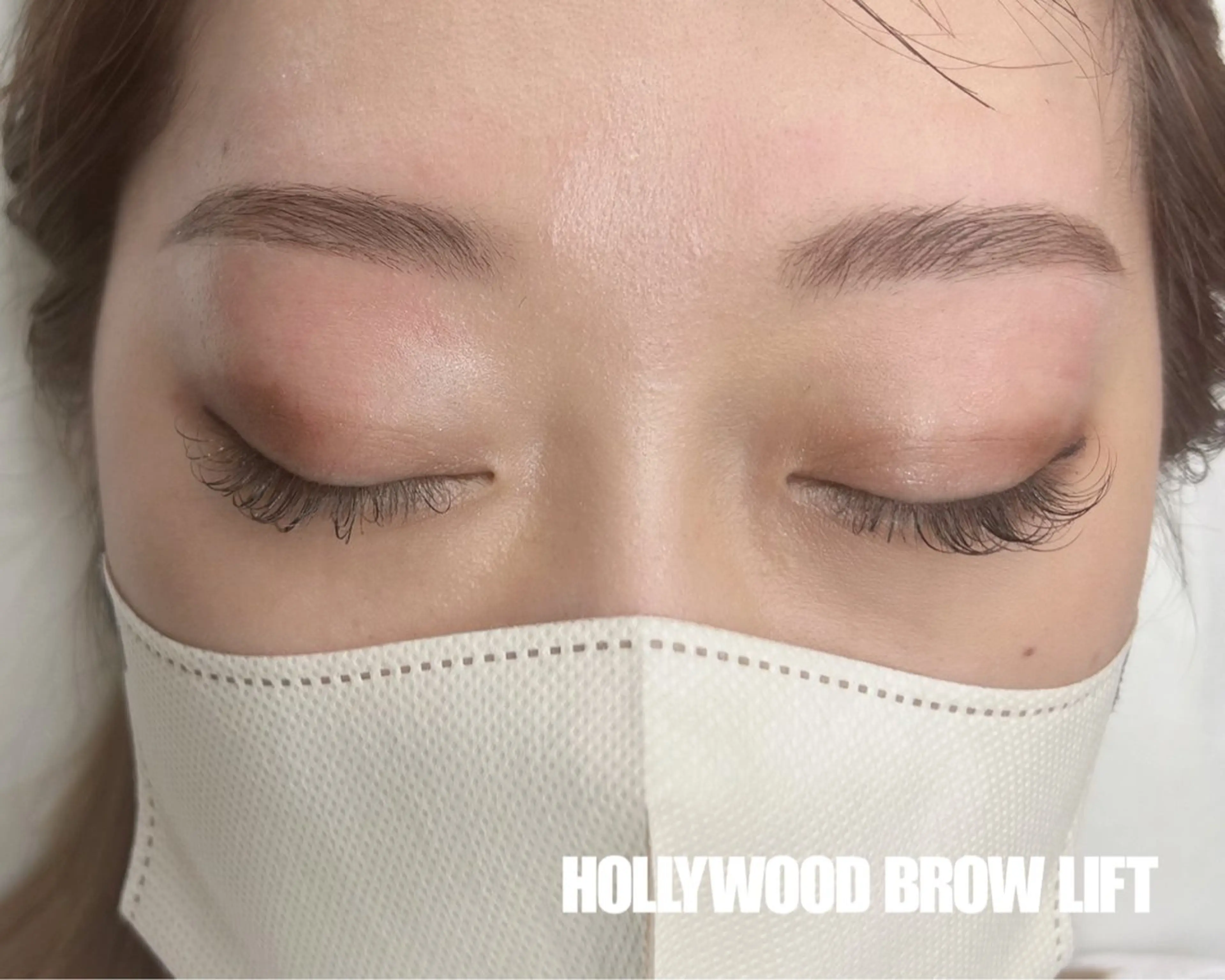 アイブロウ ハリウッドブロウリフト 眉毛ワックス脱毛 Lowé所属・Lowé nailのネイルデザイン