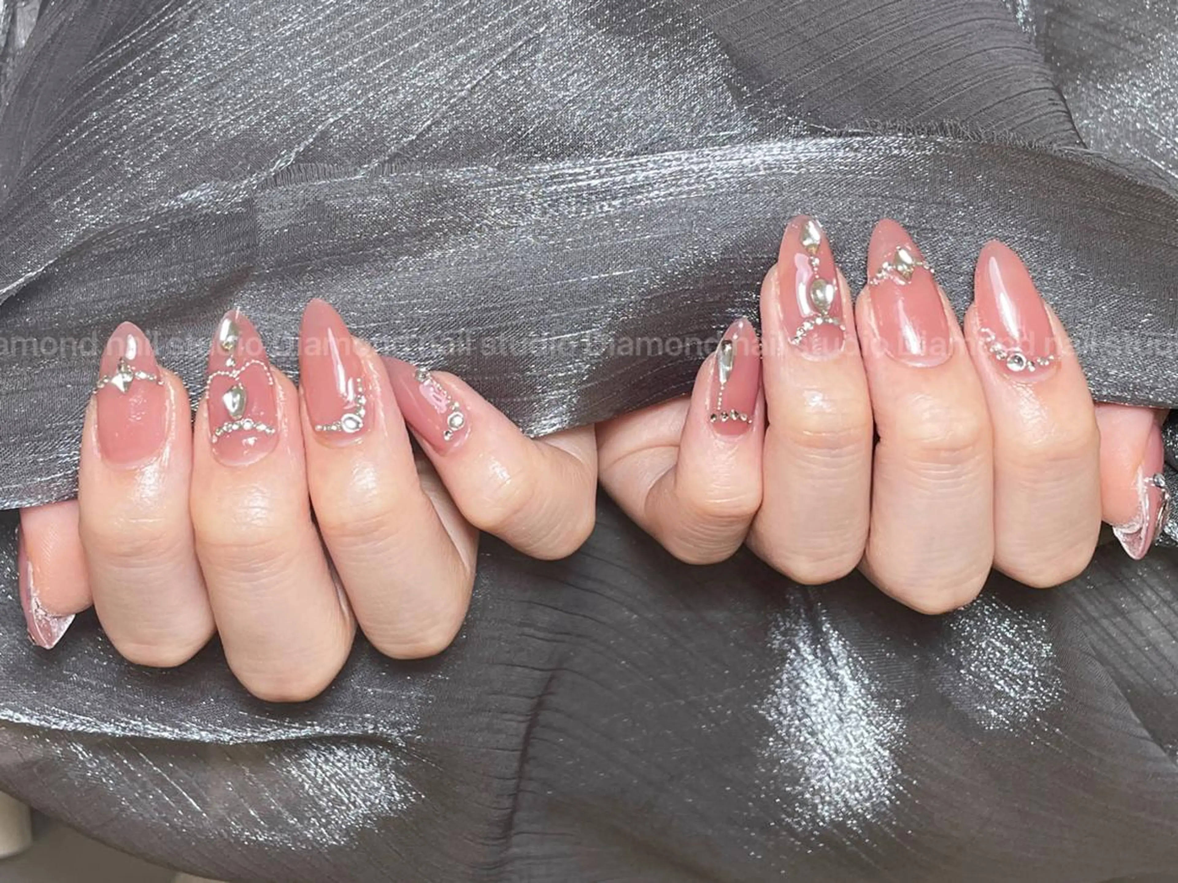 ネイル アートネイル オーロラネイル ガーリー キラキラネイル 韓国ネイル ハンドネイル ハンドケア Diamond 🚢のネイルデザイン