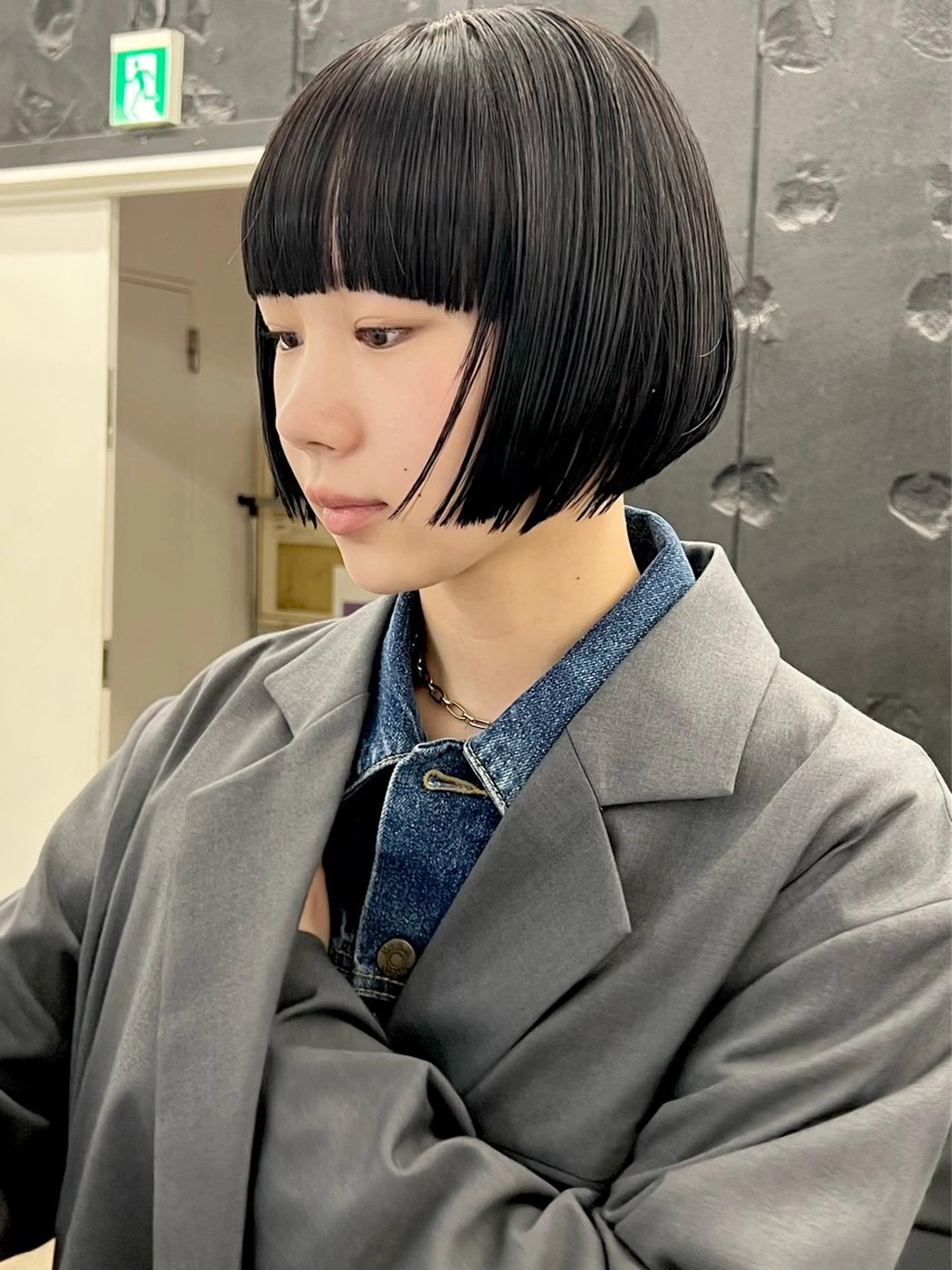 ショート カラー 切りっぱなしボブ アッシュ 黒髪 ブルーカラー ブルーブラック カット ヘアカラー トリートメント HARU//原宿🤍 リピート率NO.1のヘアスタイル