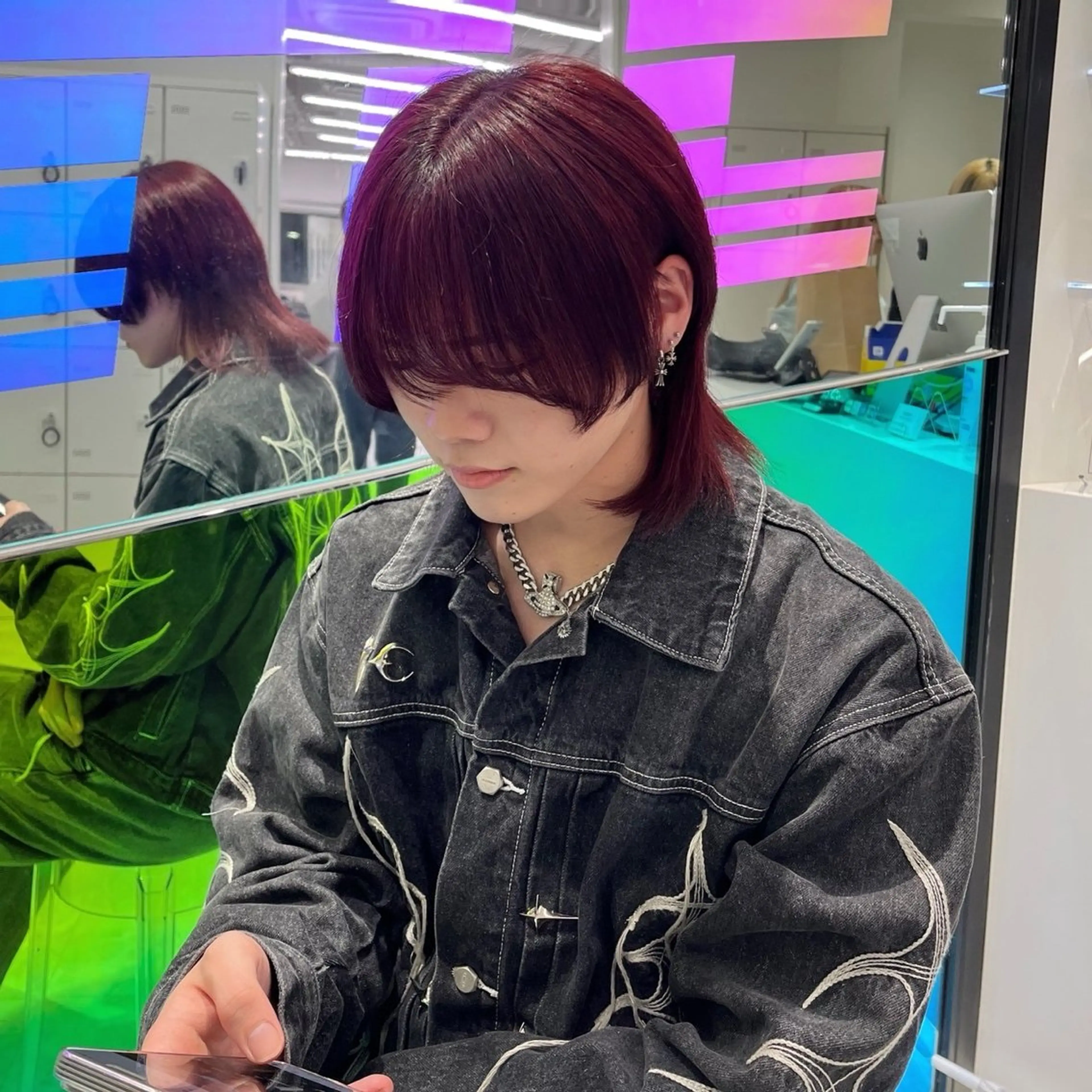 ミディアム カラー メンズ メンズブリーチ ブリーチ ブリーチなしカラー レッドカラー カット トリートメント 韓国レイヤーカット /韓国トレンドカラーのヘアスタイル