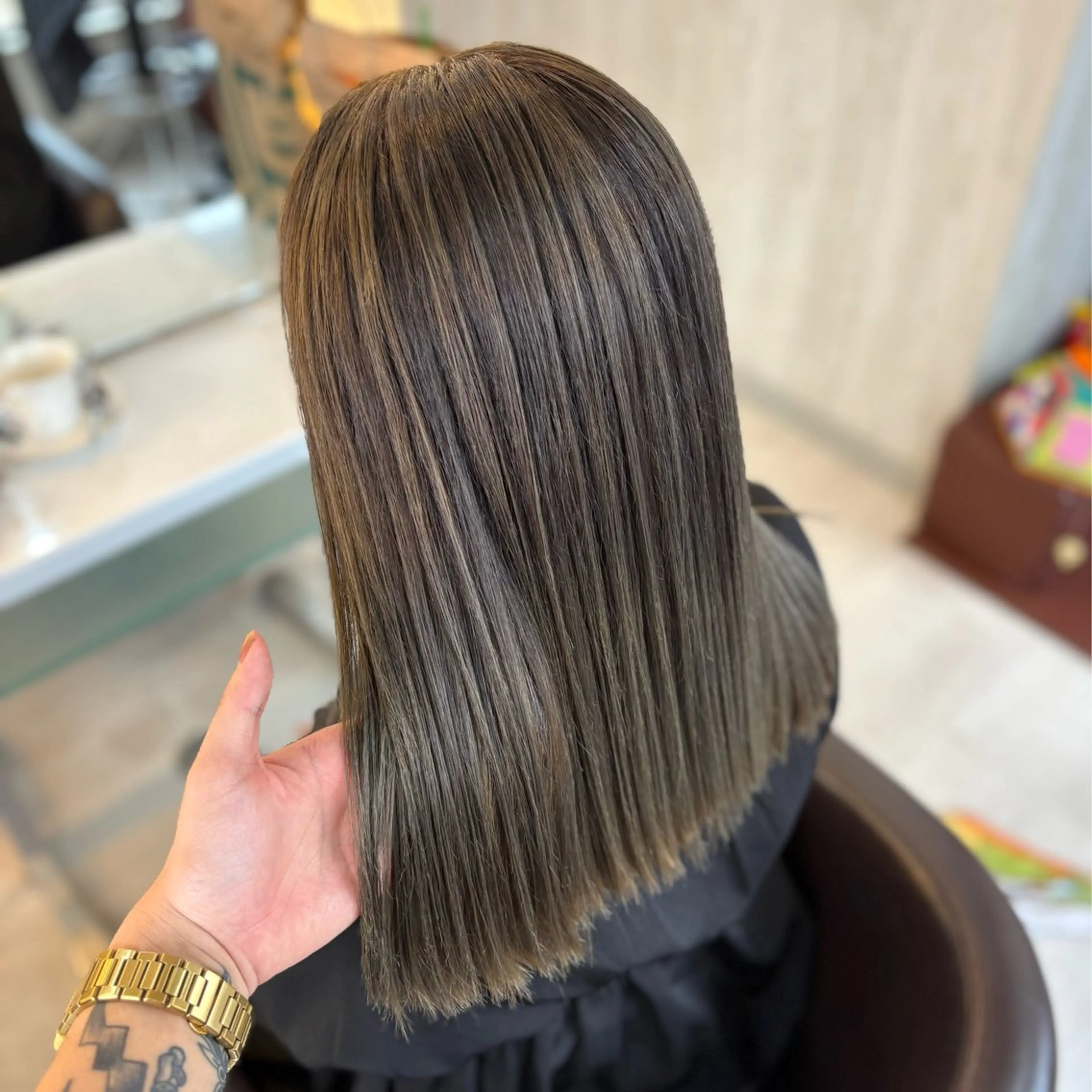 セミロング ヘアカラー 🇺🇸ハイライト 🌵satsukiのヘアスタイル